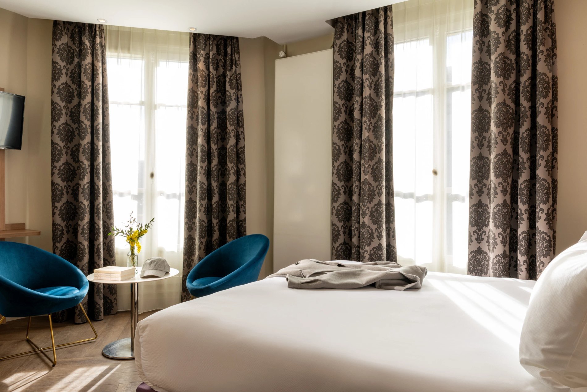 54eafb06-f8e1-4800-a73e-81aa53db2e28