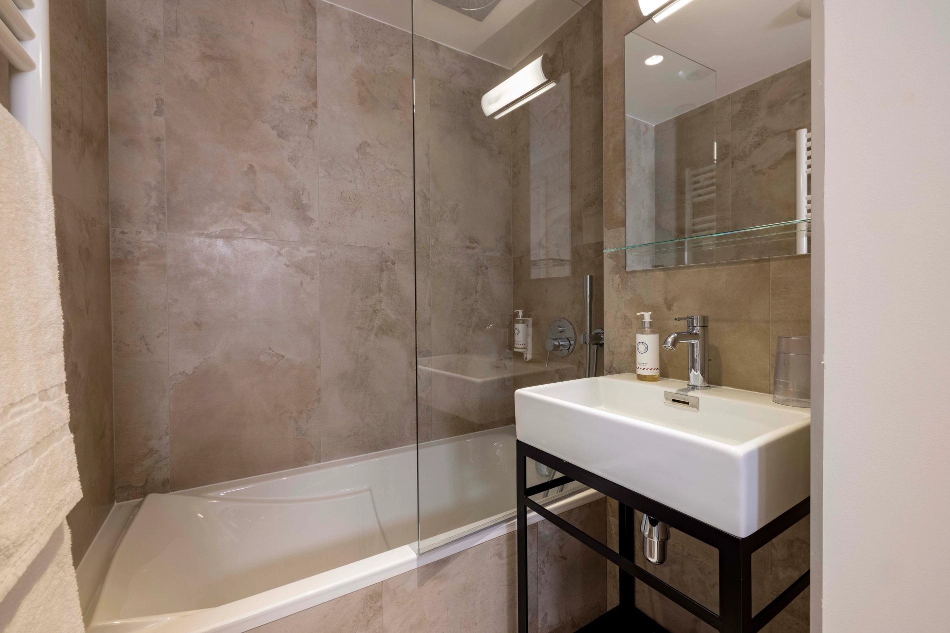 55010623-7902-4fff-8b3d-66fa887b41ca