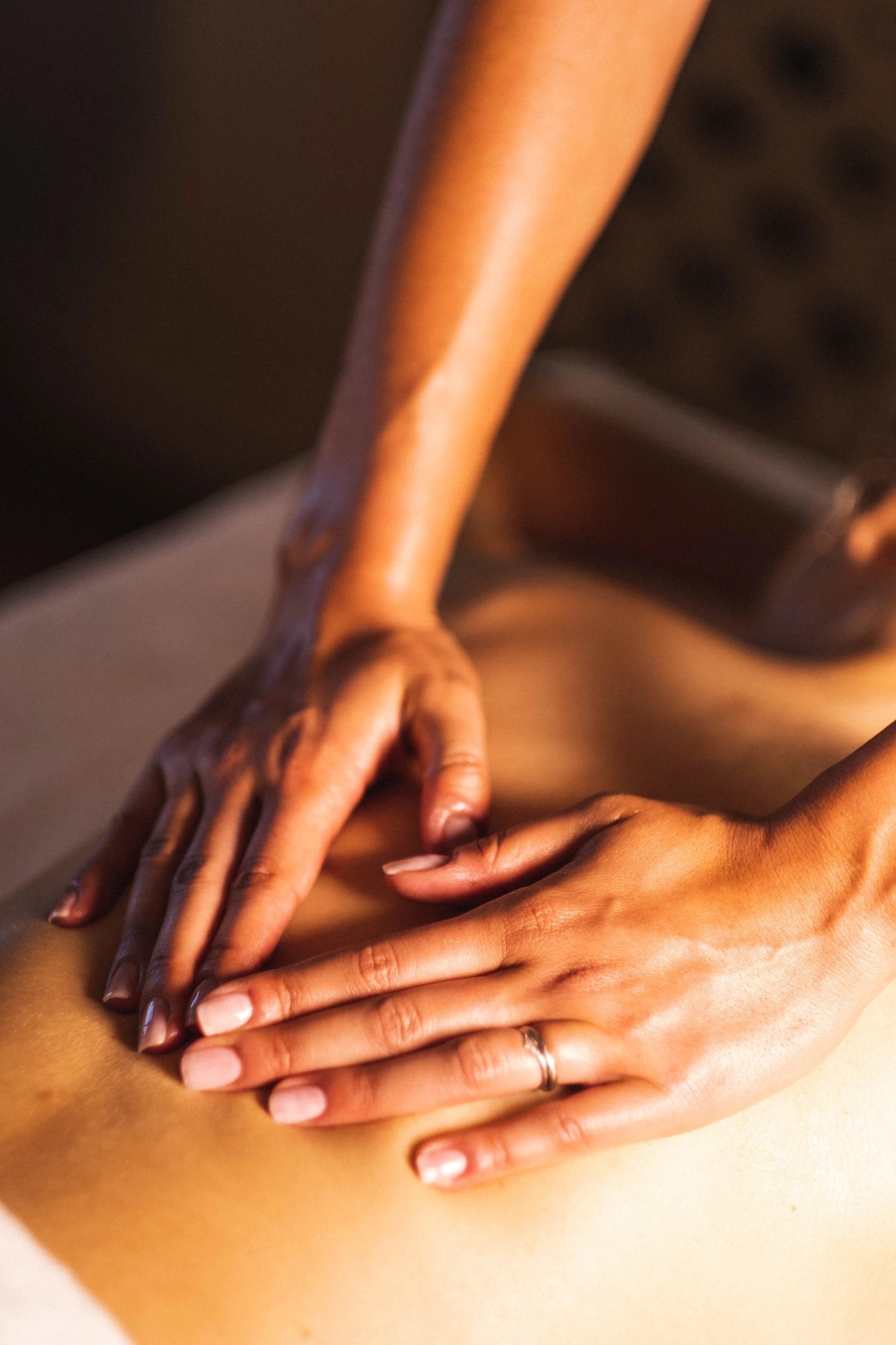 Massage relaxant à l’AromaSpa de la Maison Bérard, séjour bien-être près de Bandol