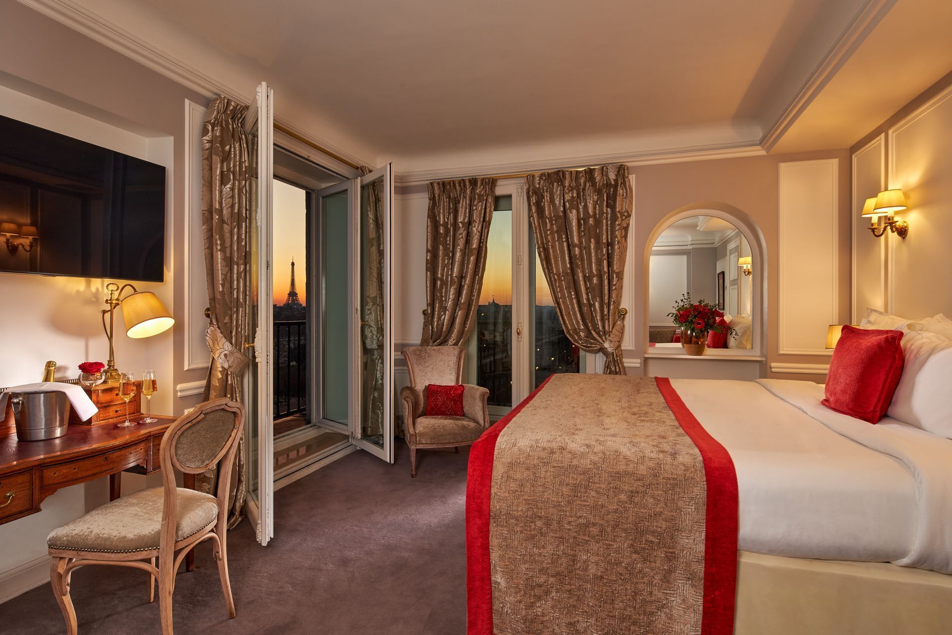 Regina Louvre Hotel - Eiffel Tower Junior Suite