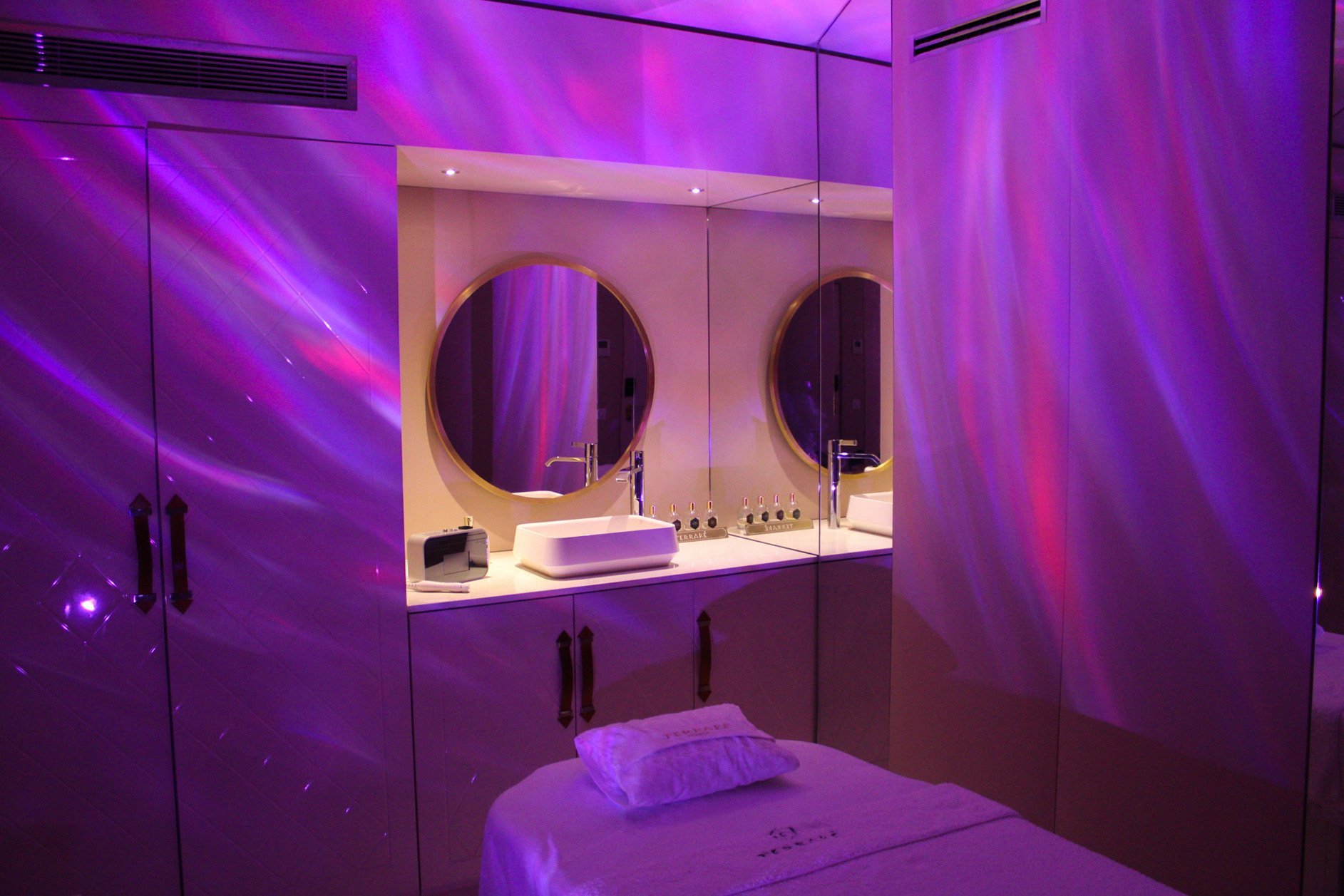 Façade illuminée des Galeries Lafayette pour le shopping de Noël