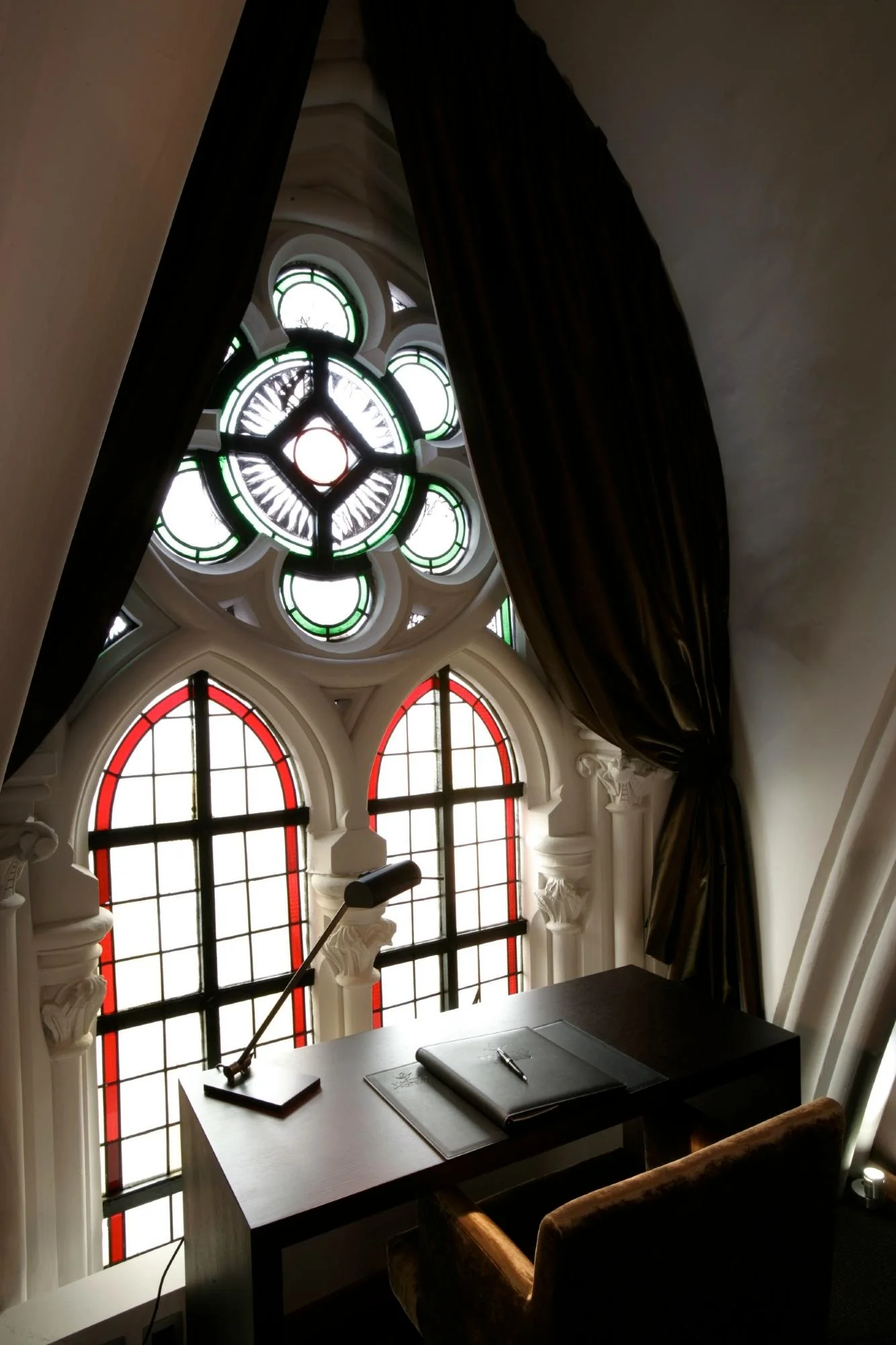 Suite Best of Home, chambre avec TV, hôtel église, hôtel insolite