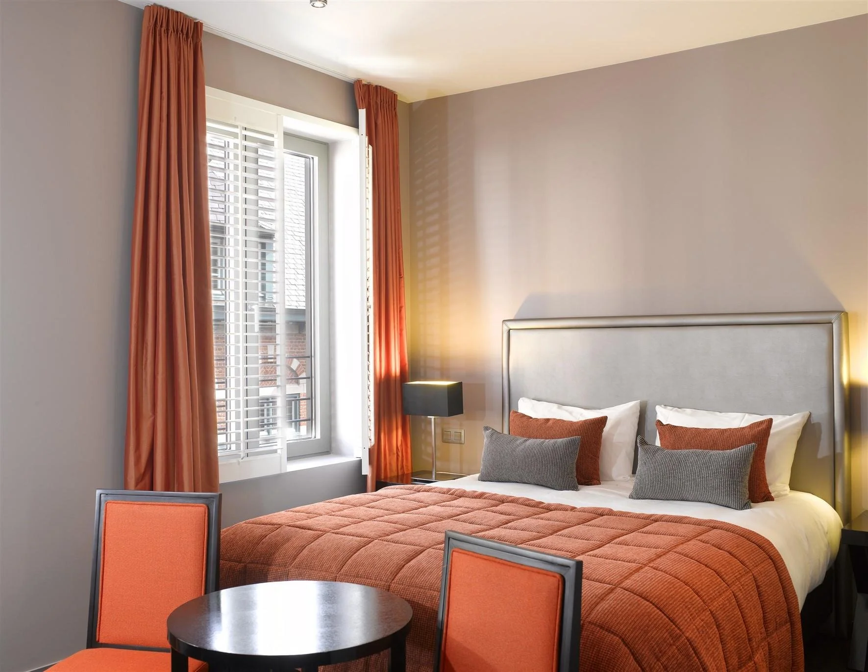 Chambre Cosy, chambre confort, hôtel historique, chambre avec salon, chambre avec bureau, chambre contemporaine