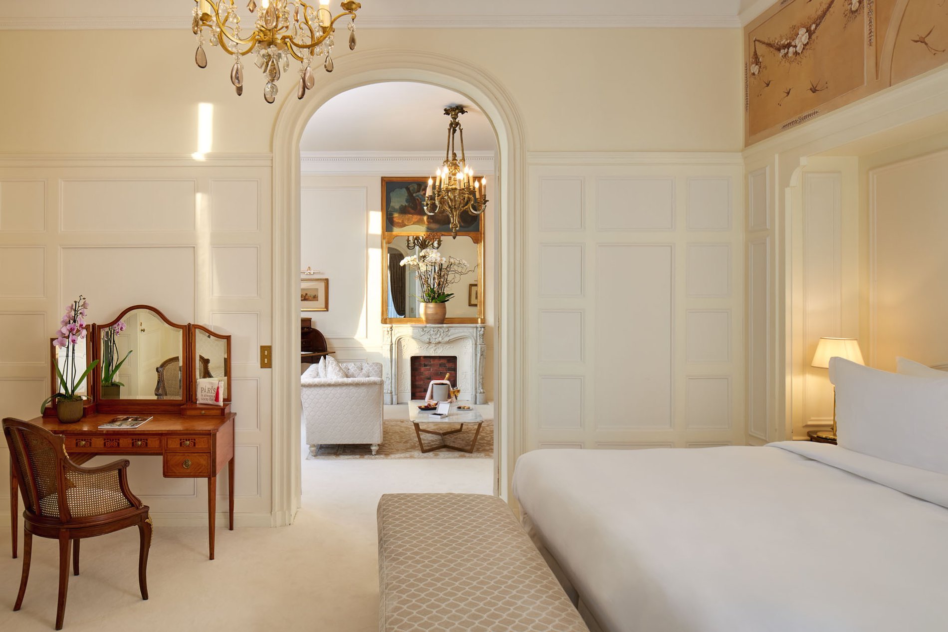Hôtel Raphael | Bed in the Arc de Triomphe terrace suite