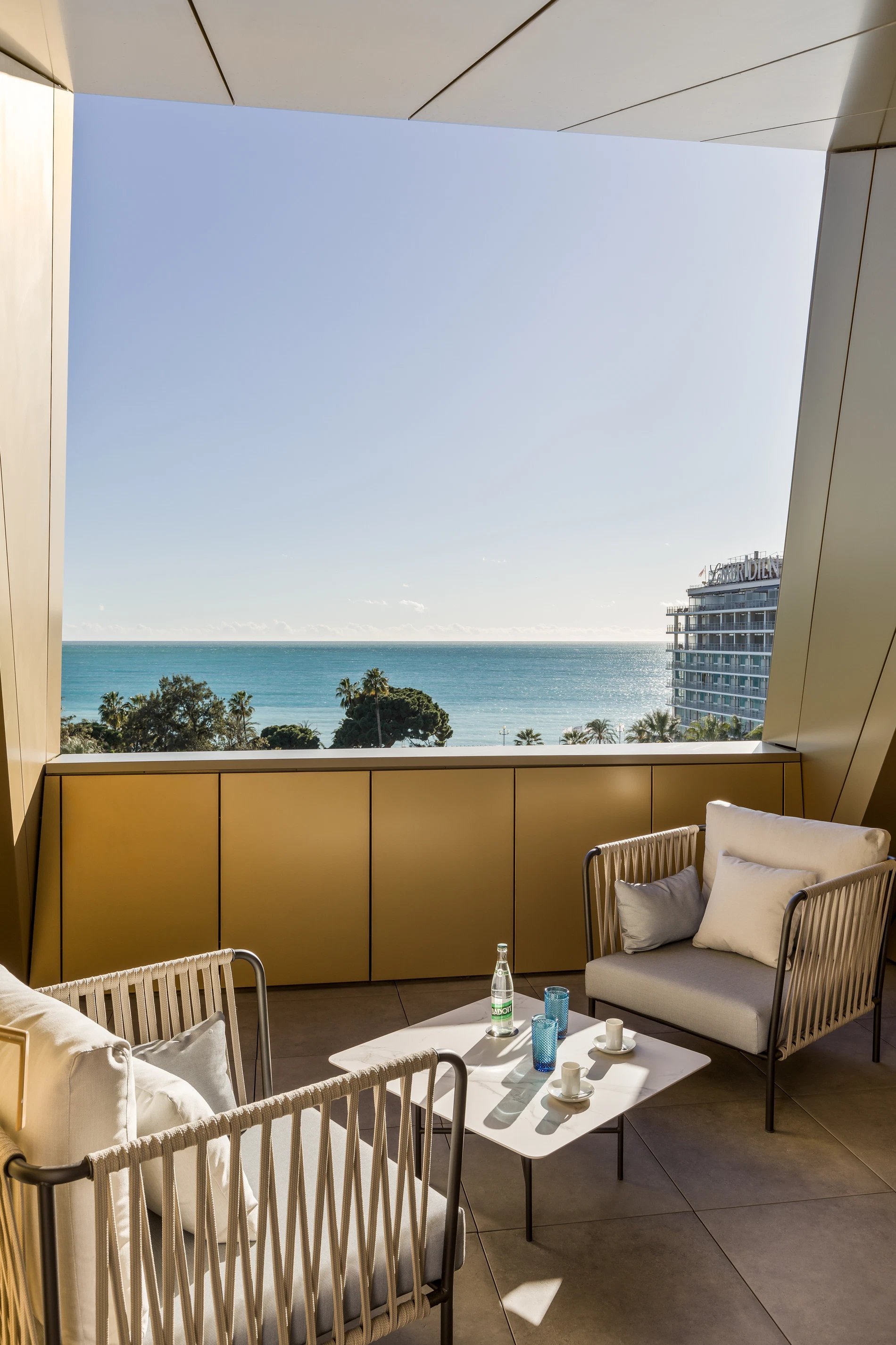 Maison Albar - Le Victoria | Terrace with living room from an executive room with sea view