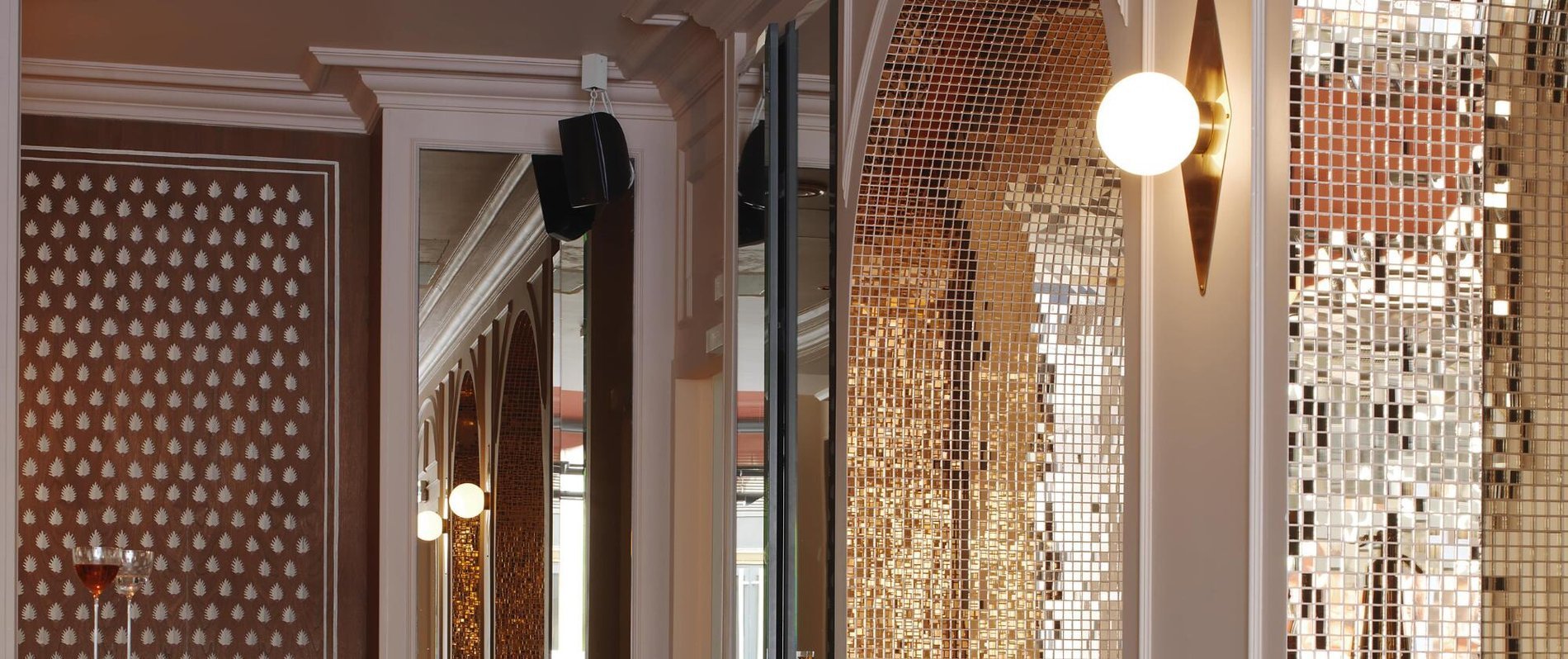 Hotel Bachaumont | Decorating the Chaumont bar