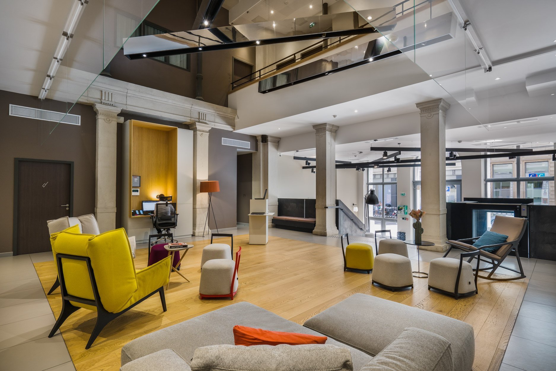 Le Lobby de l’hôtel Maison Nô Boutique hôtel Lyon, aménagé avec de confortables fauteuils.