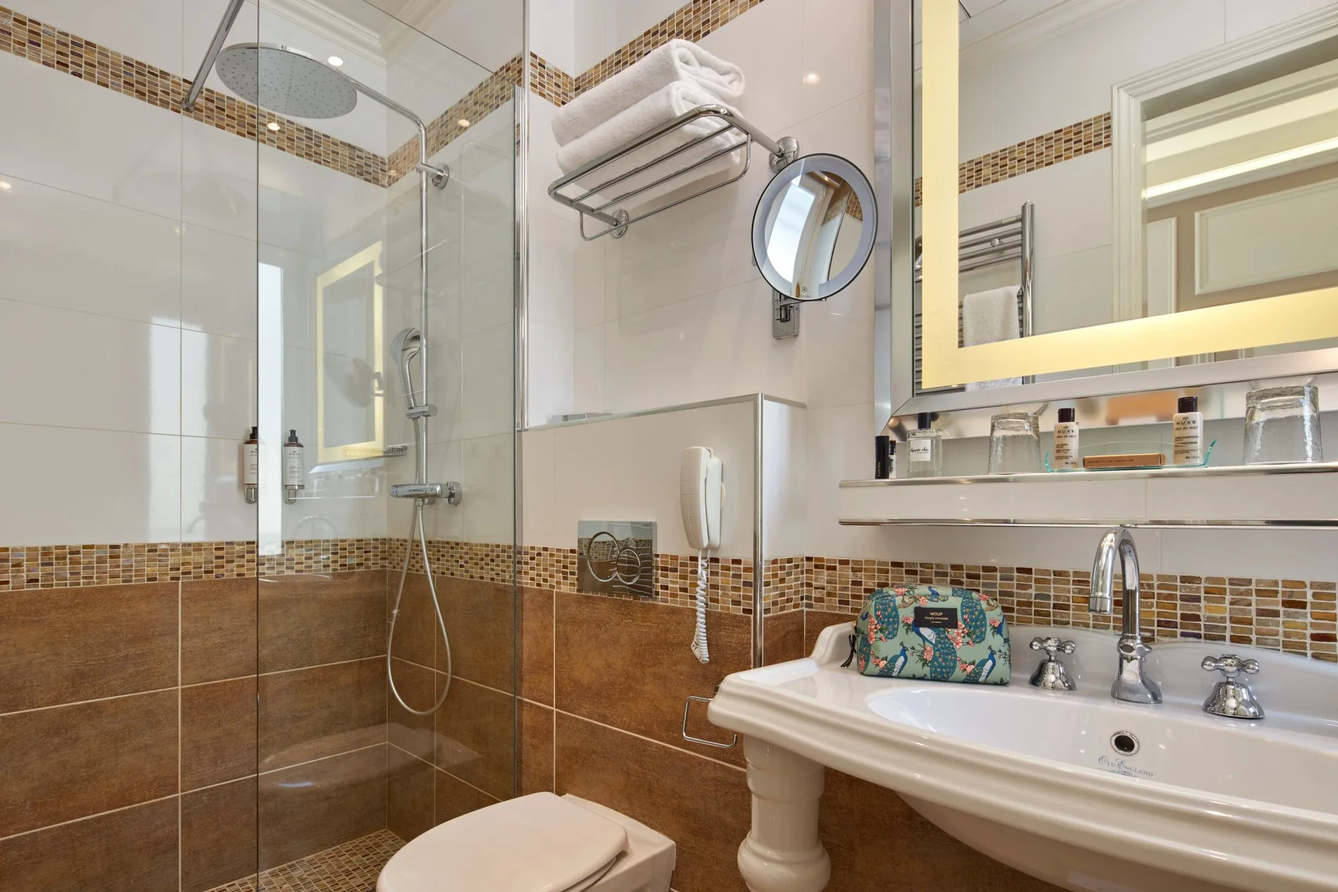 Hotel Regina Louvre Deluxe Room Bathroom