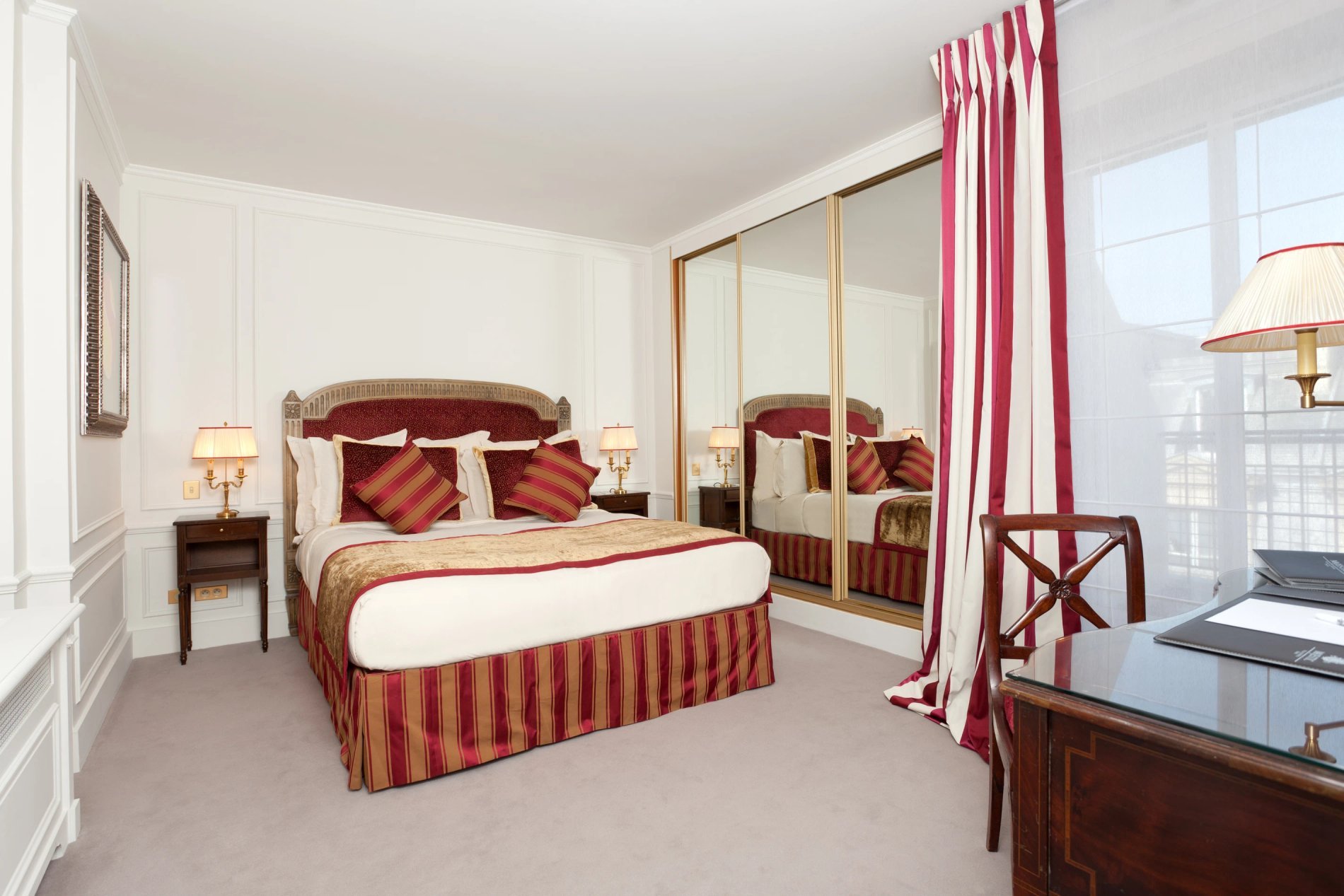 Majestic Hotel  - SPA Champs-Elysées Eiffel Tower Terrace Suite