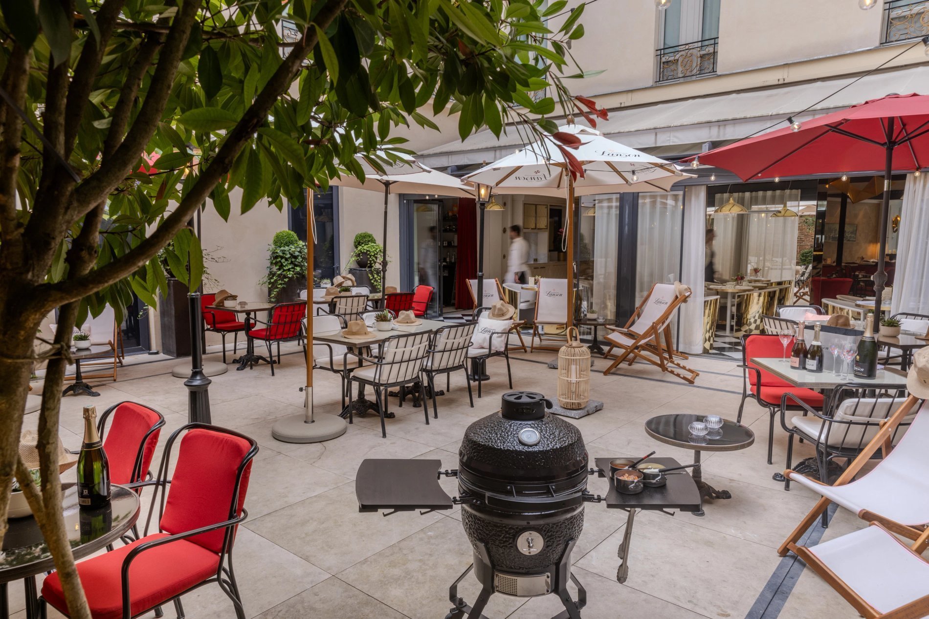 Grande terrasse privée au sein de l'hôtel Bowmann Paris