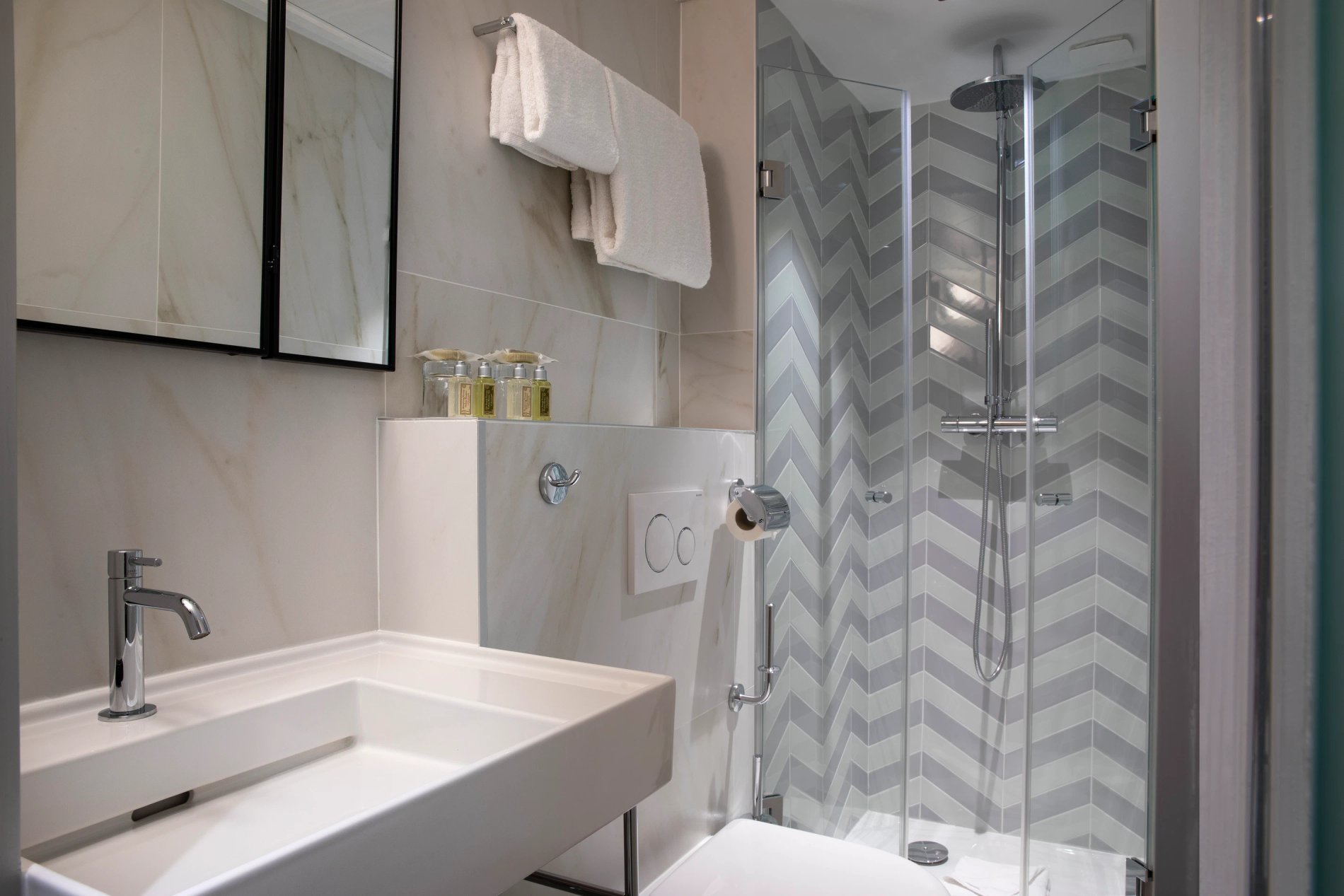 Hotel Maxim Quartier Latin Superior Room Bathroom