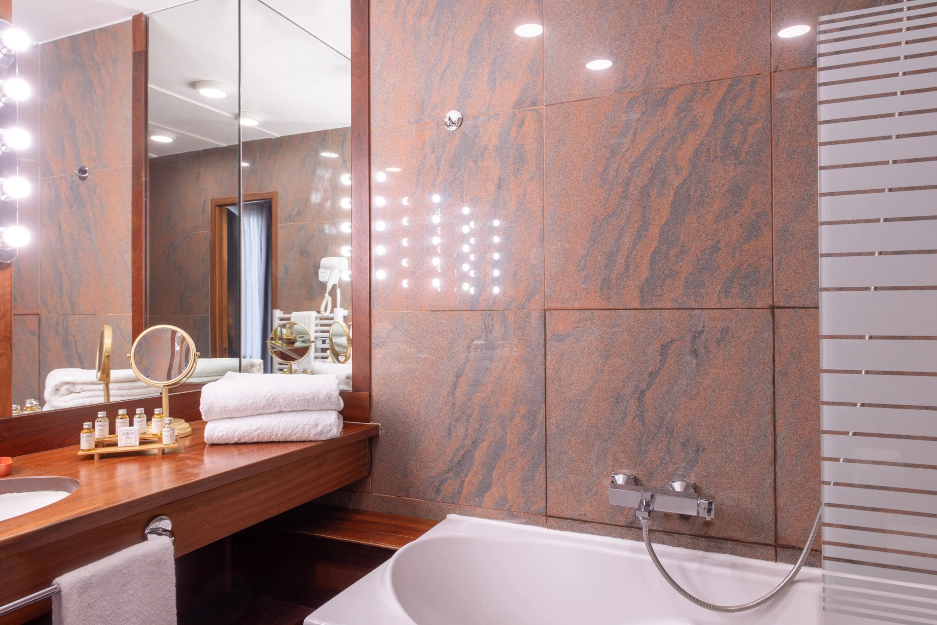 5d222bee-8a92-43f7-adc1-9655a878a00d