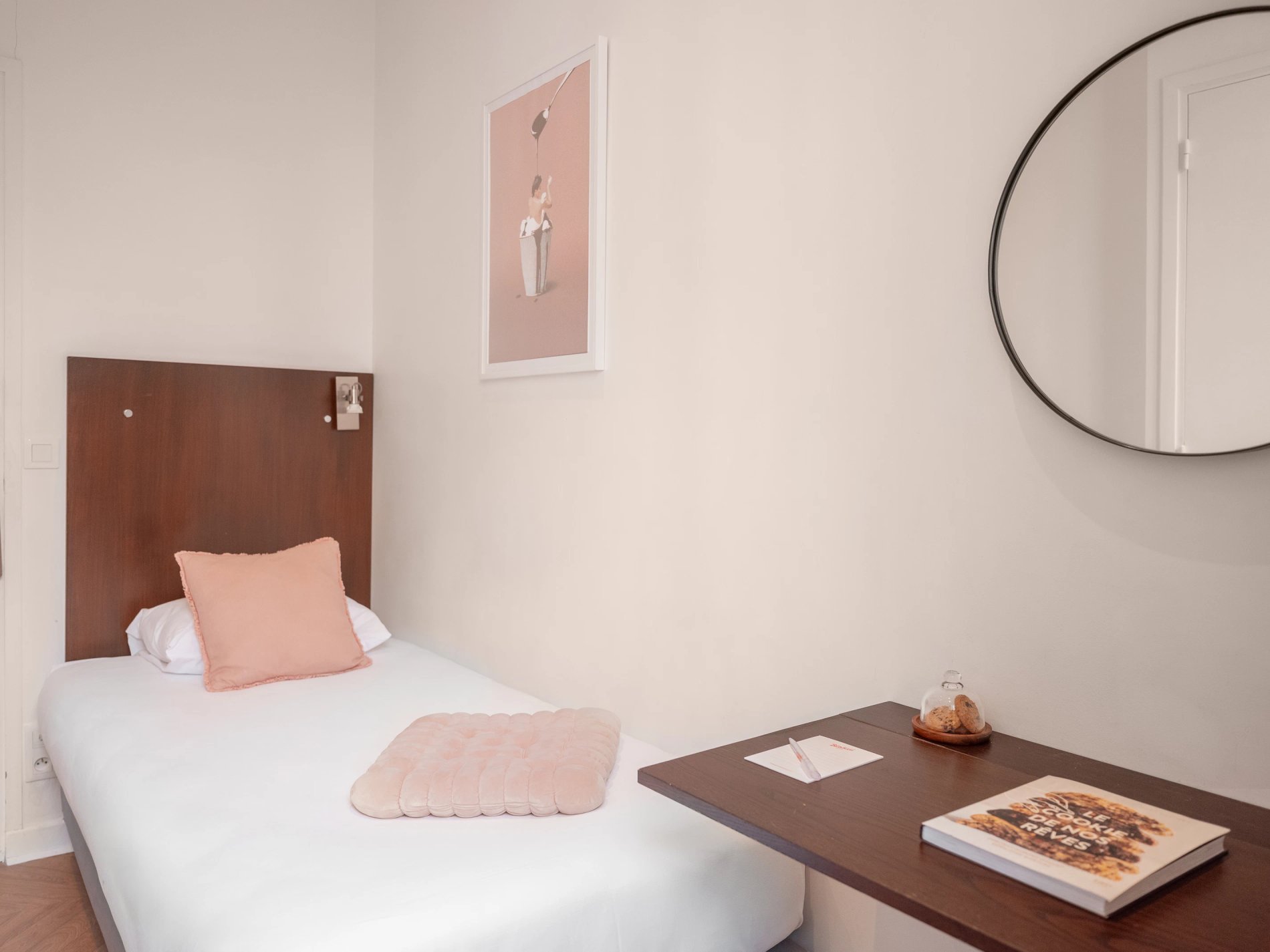 SIMPLY SINGLE HOTEL BISKUI LEVALLOIS