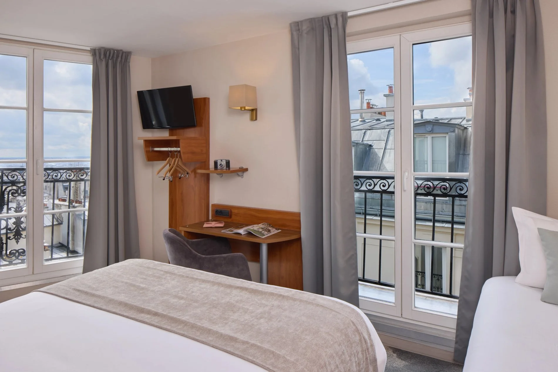Chambre Supérieure Triple Balcon vue Tour Eiffel et Sacré-Coeur