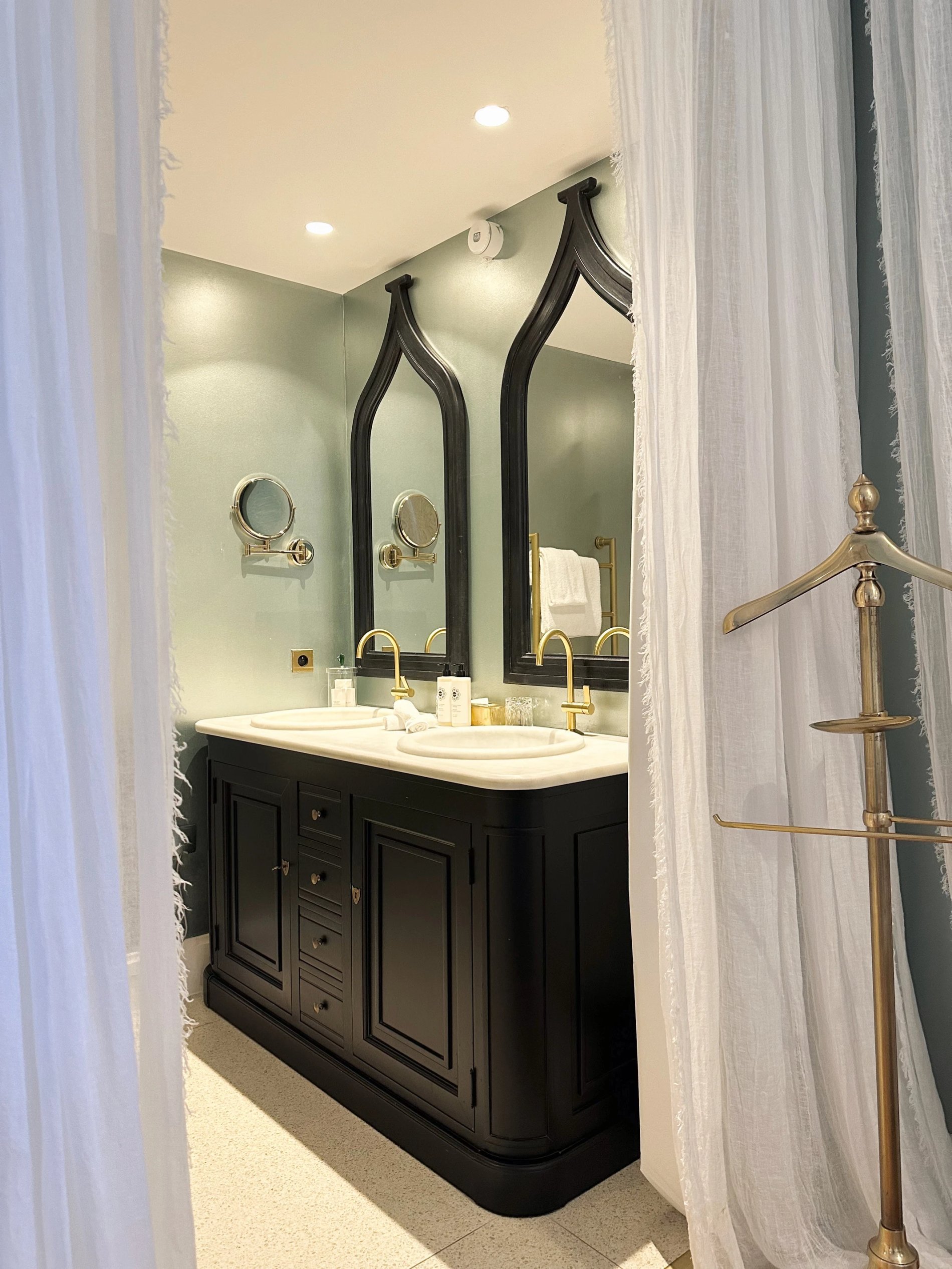 5f229caa-1176-42bd-bae4-b9d6ad5740db