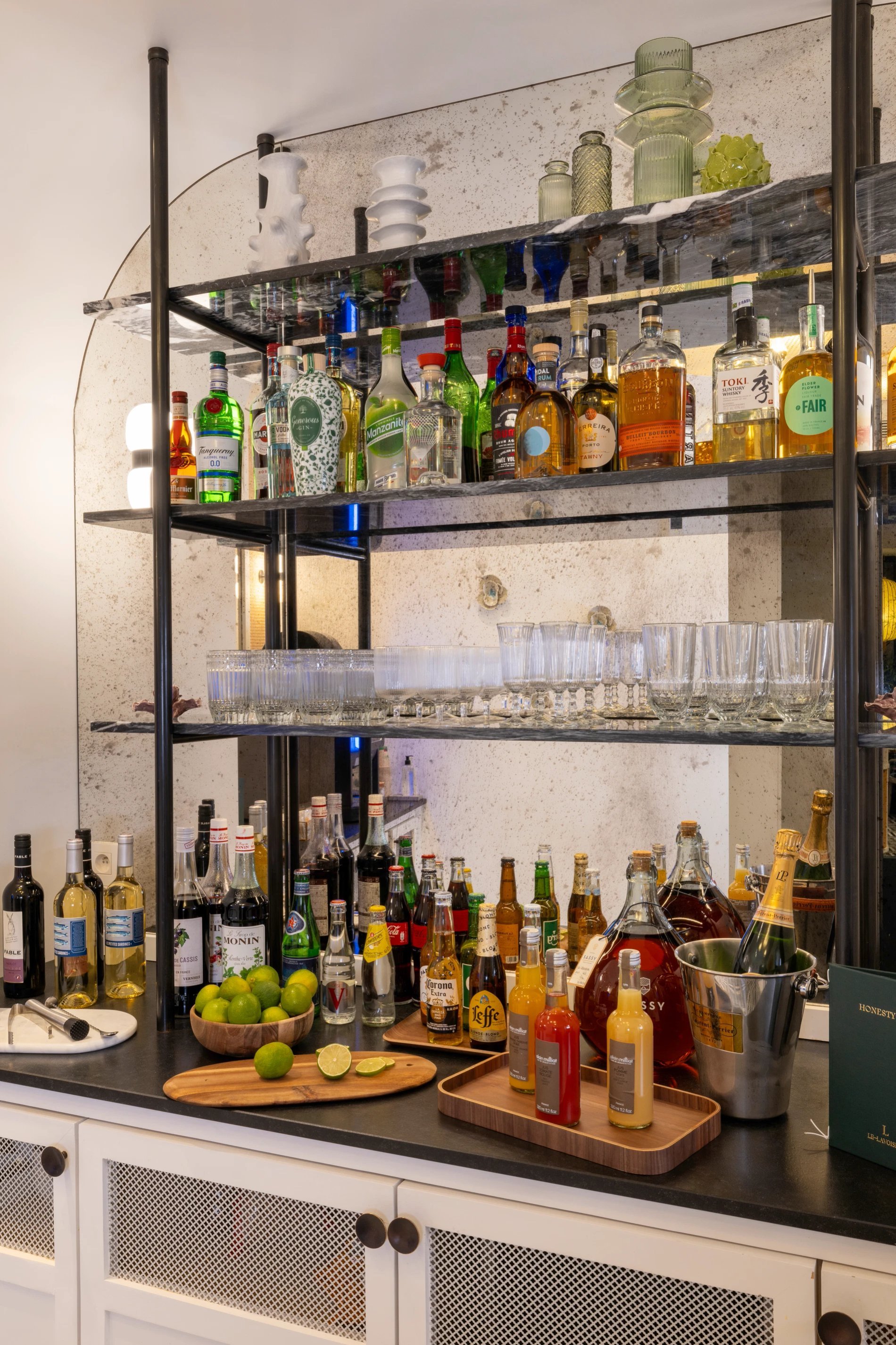 Hotel Le Lavoisier Honesty Bar
