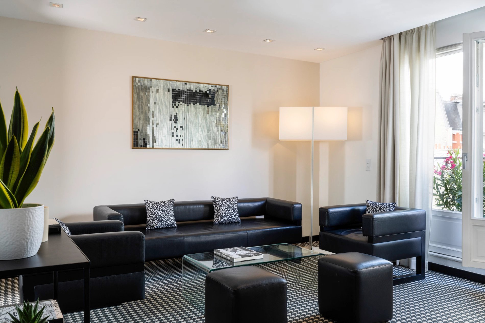 Hôtel Félicien Suite Terrasse Jacuzzi Sky Salon