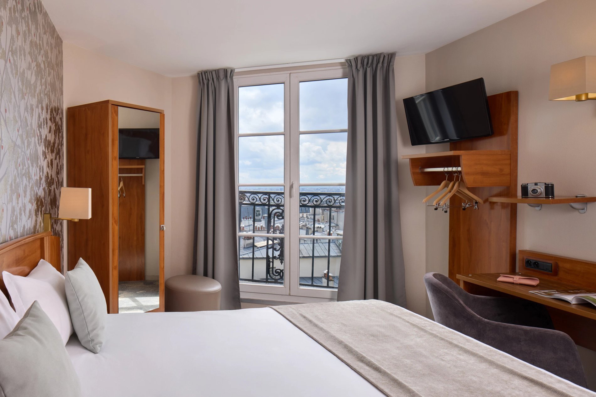Chambre Supérieure Triple Balcon vue Tour Eiffel et Sacré-Coeur