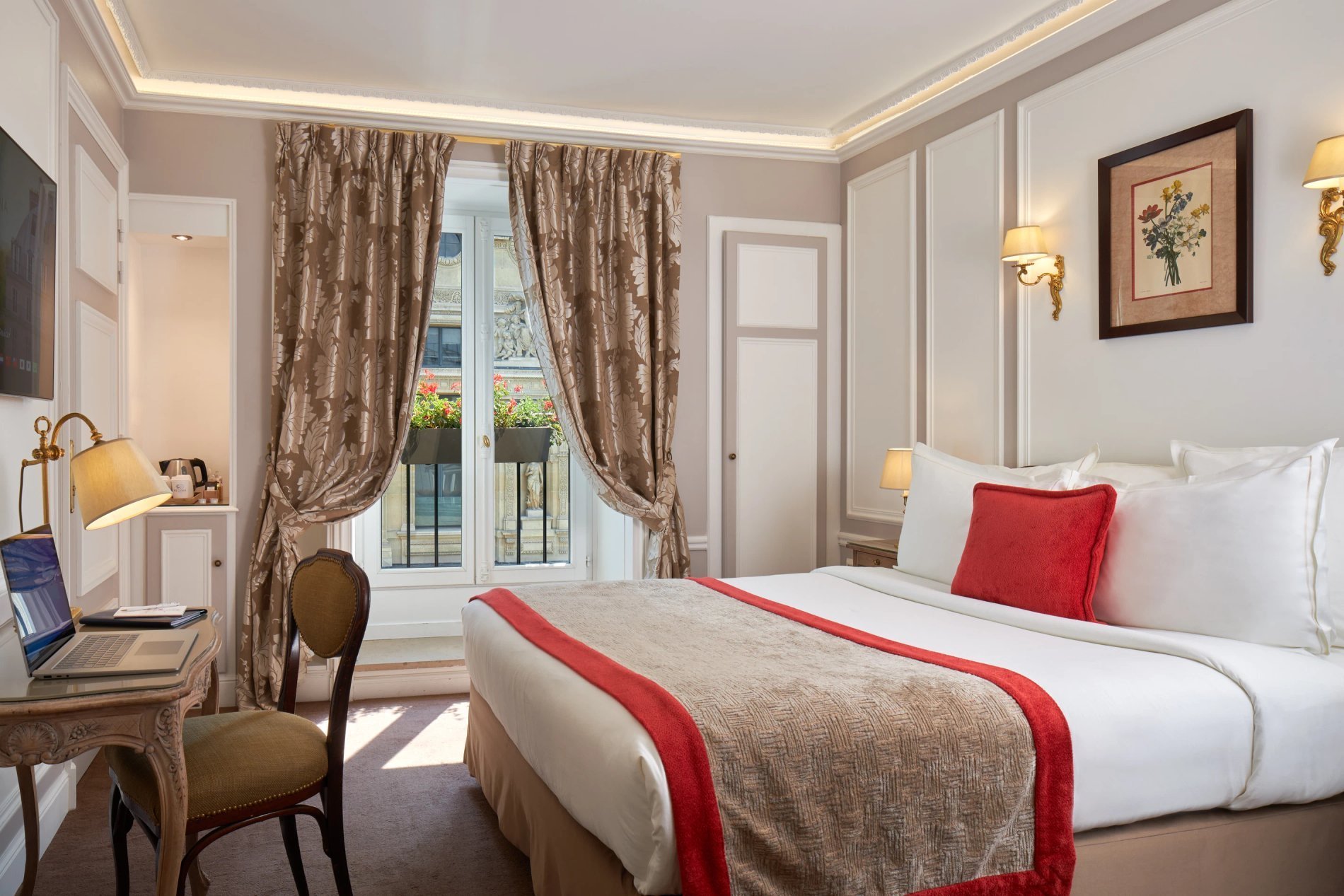Hotel Regina Louvre Superior Room