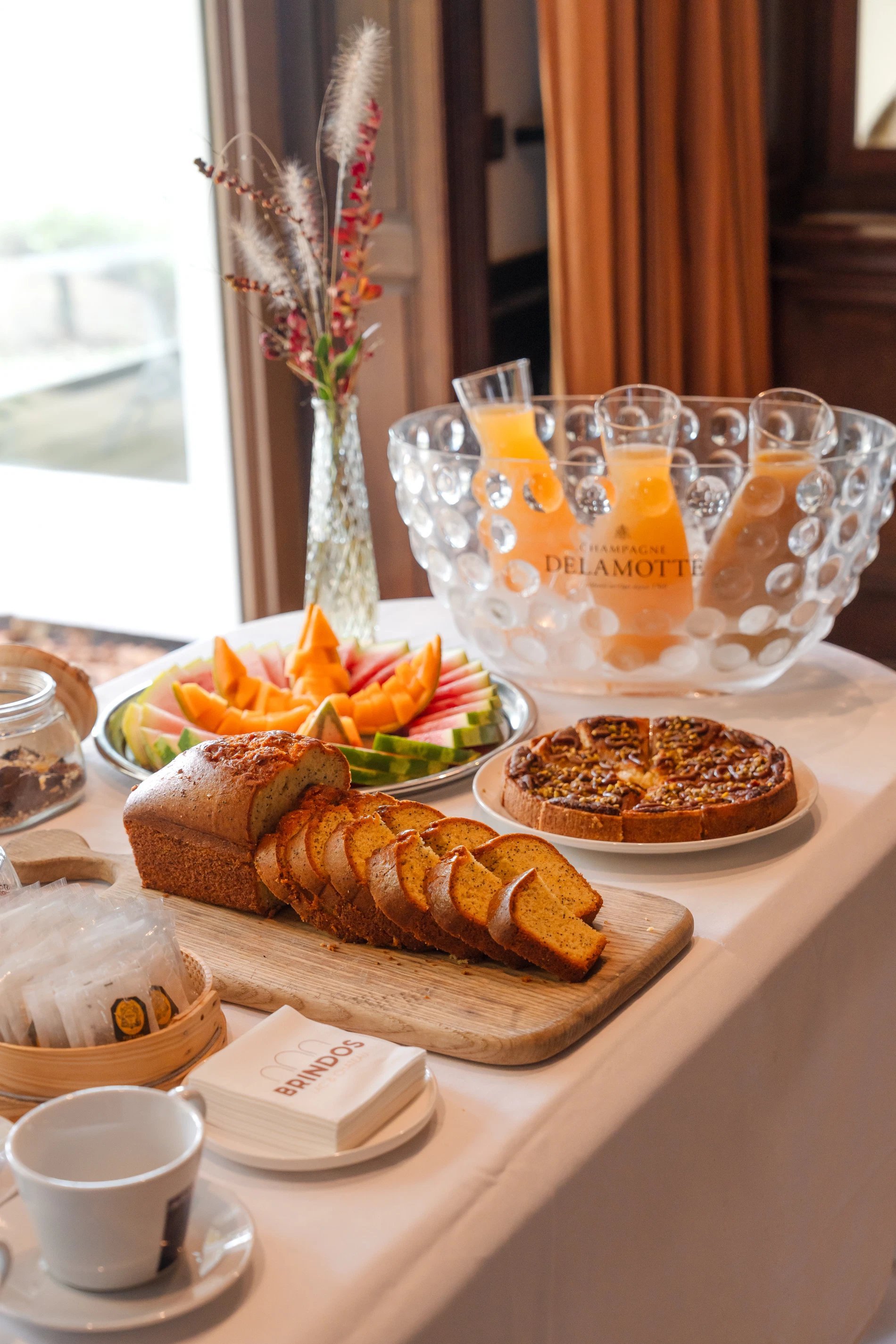 61ac17f6-c2b6-4fc6-a360-ae7478992562