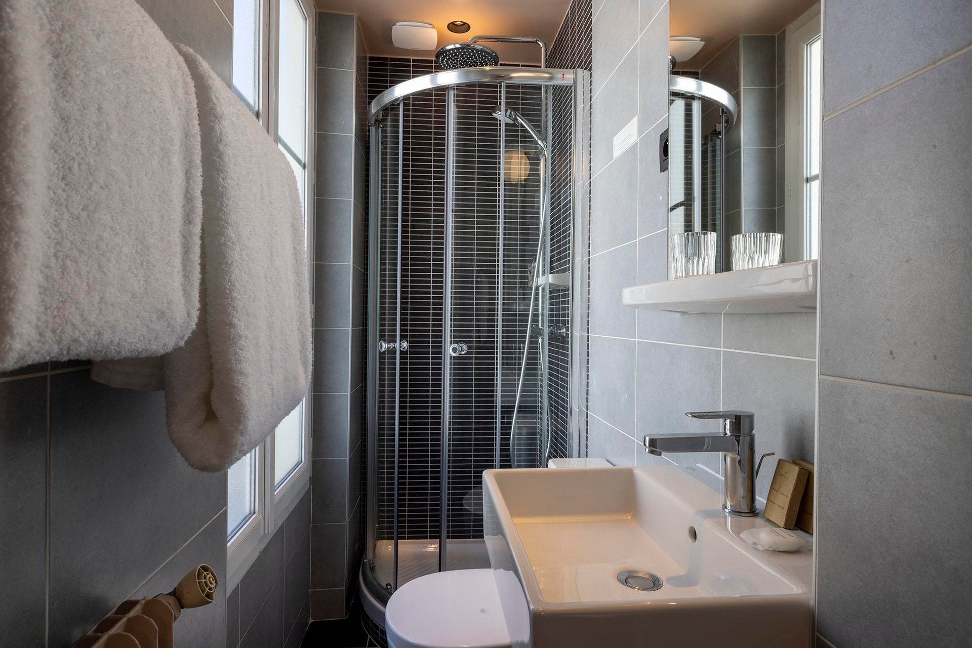 Hotel Bloum | Chambre Simple Salle de bain