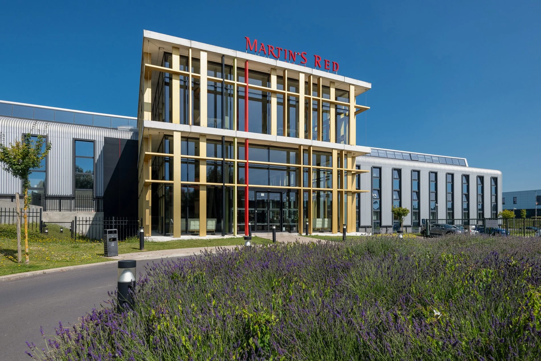 Architecture moderne de l'hôtel Martin's Red à Tubize