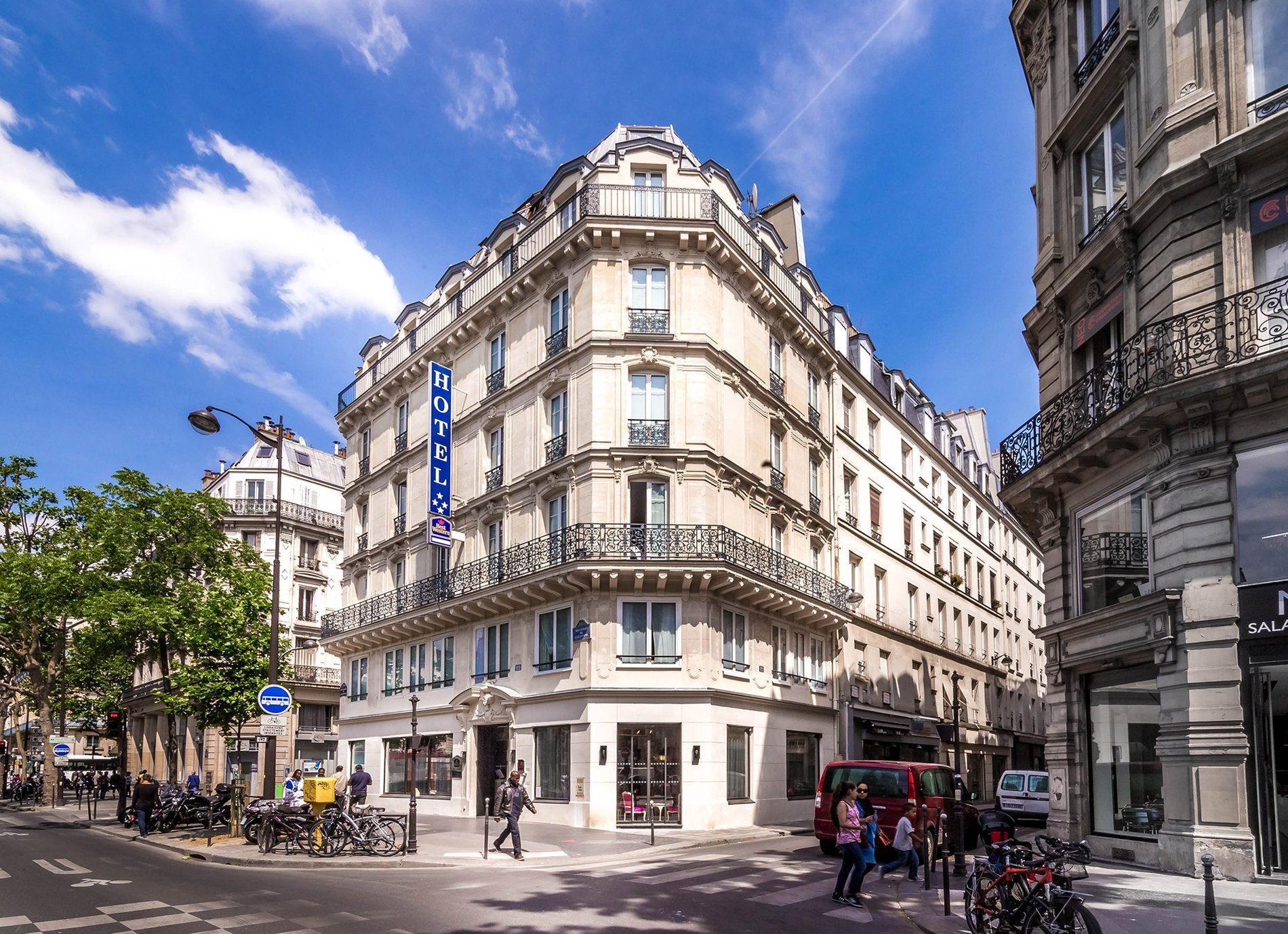 Best Western Premier Marais Grands Boulevards entrée de l'hôtel
