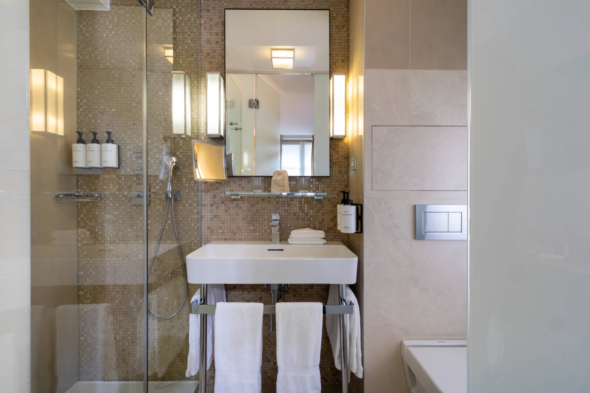 Hôtel Le Pradey Chambre Tradition Salle de Bain Douche