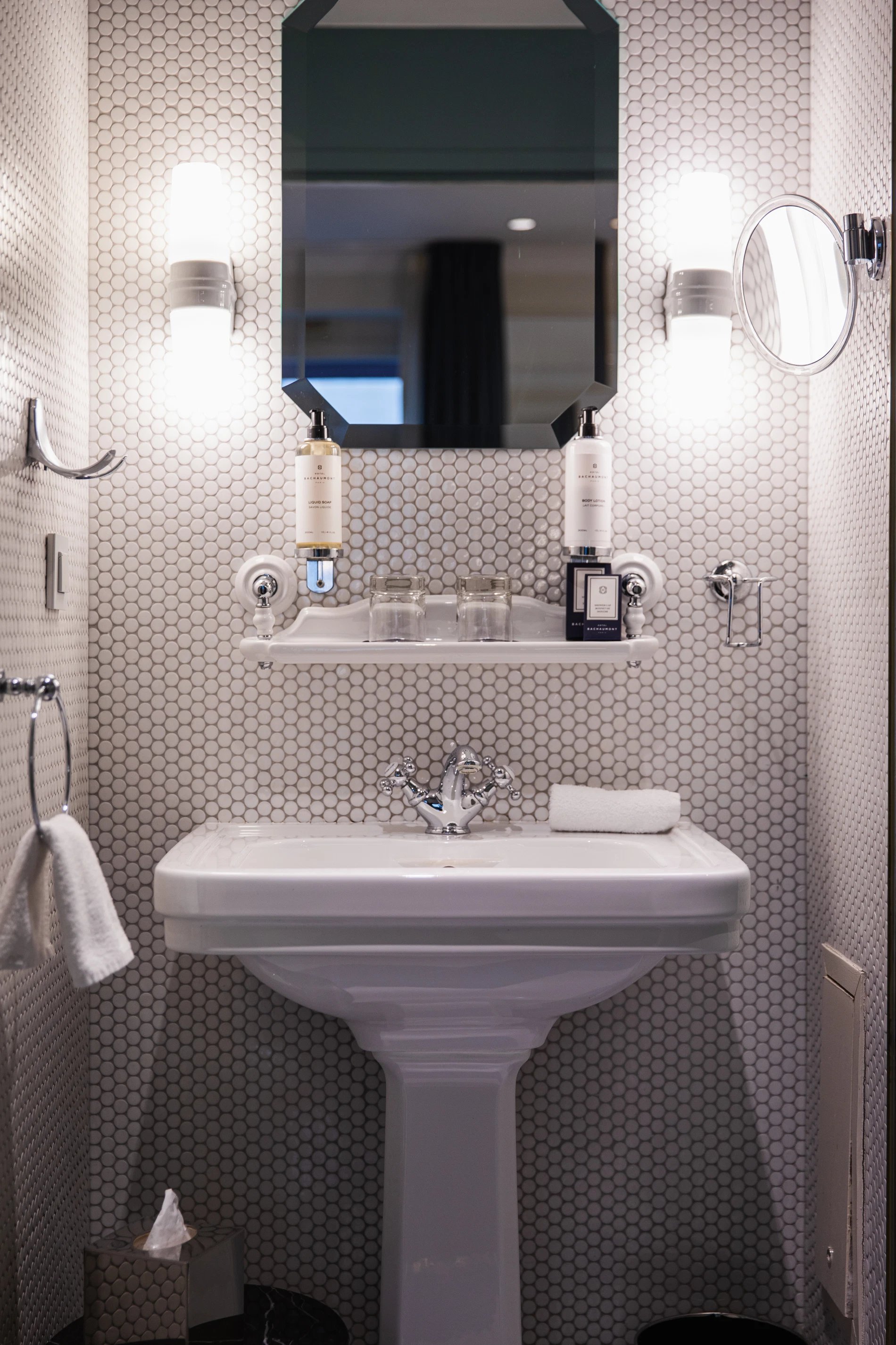 Hôtel Bachaumont | Classic room washbasin