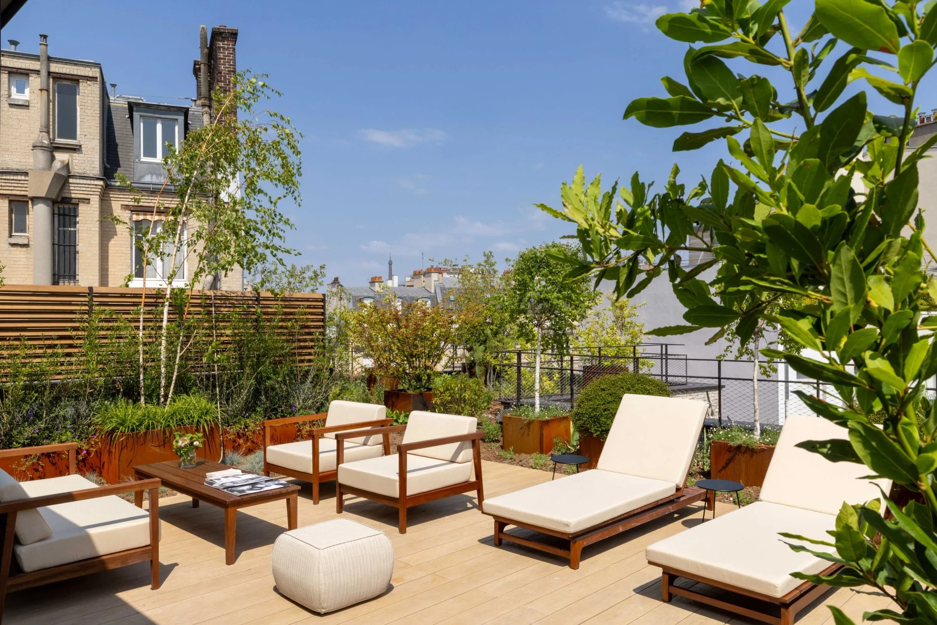 64e2a3c6-0abf-423b-9887-28f076a48ed0