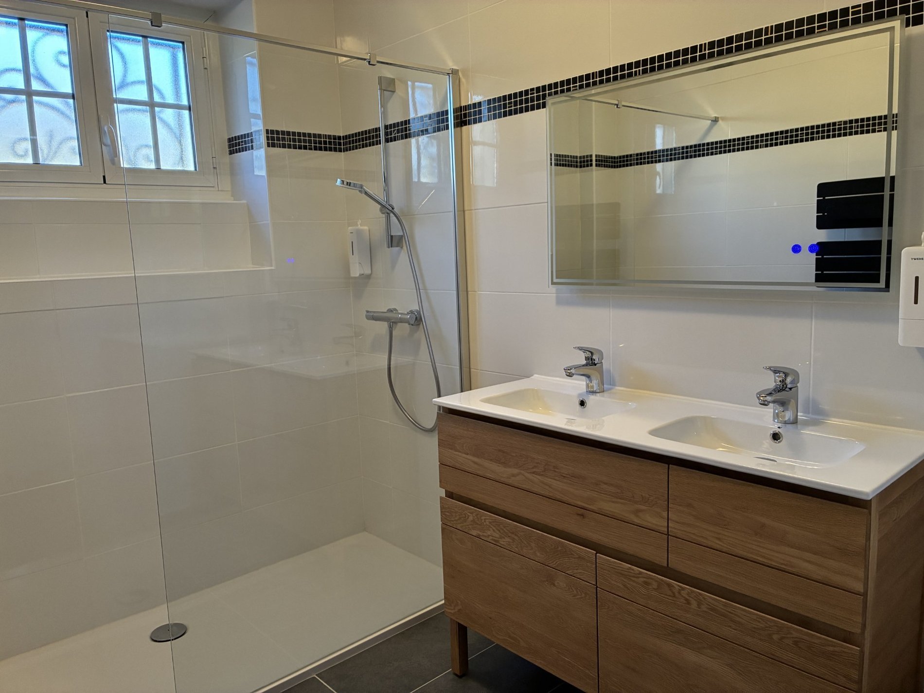 6528bc9b-2a25-4cb0-81ce-6b46ac299484