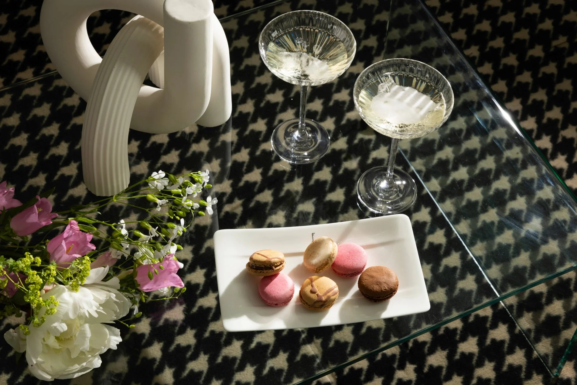 Hôtel Félicien Package Romantique Champagne Macarons