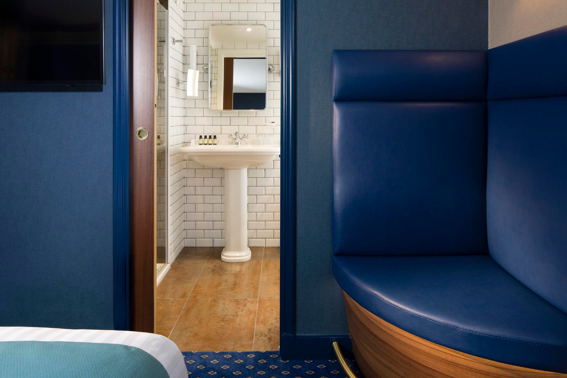 Hotel Whistler Double Room Bathroom Shower