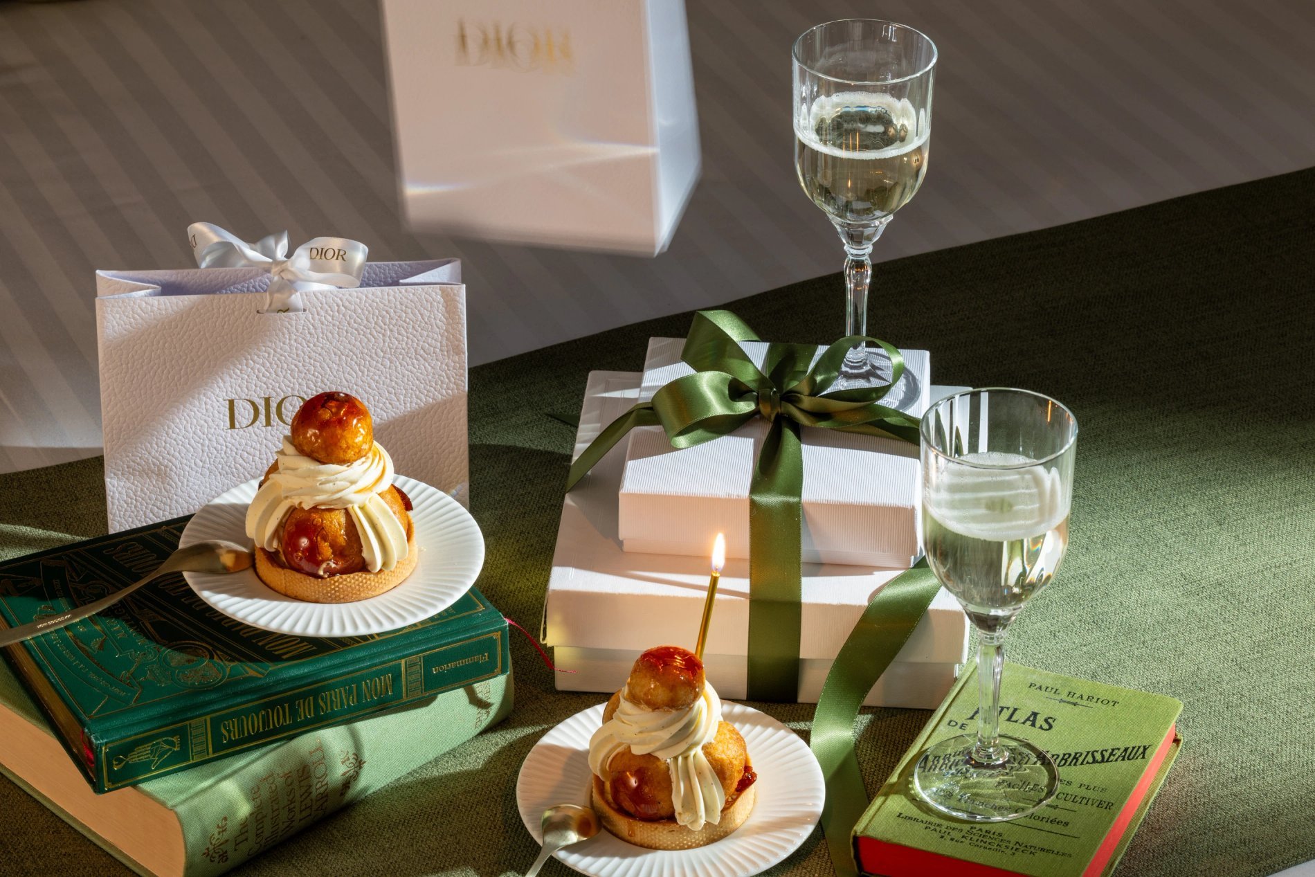 Hôtel Aoriste Package Anniversaire Champagne Gâteaux