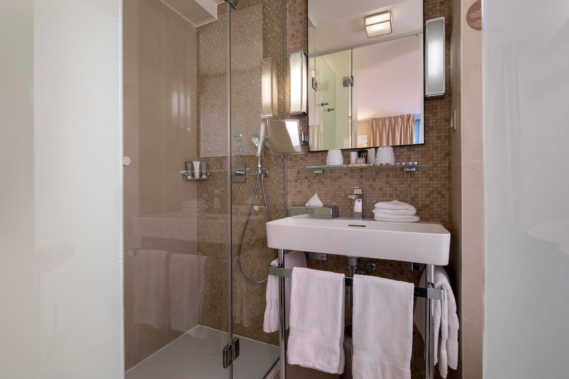 Hotel Le Pradey Tradition Room Bathroom