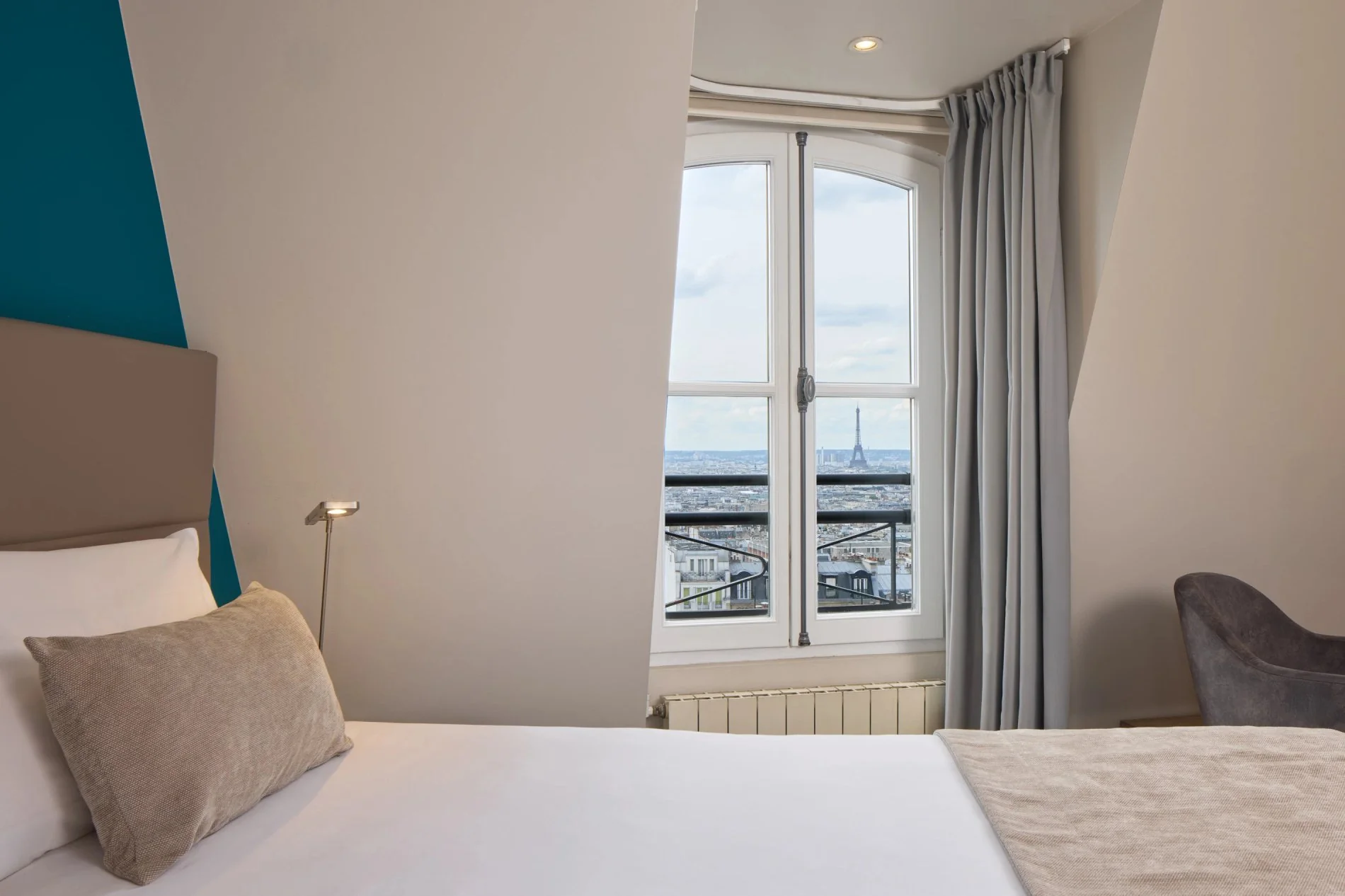 Suite Junior  vue Tour Eiffel et Sacré Coeur