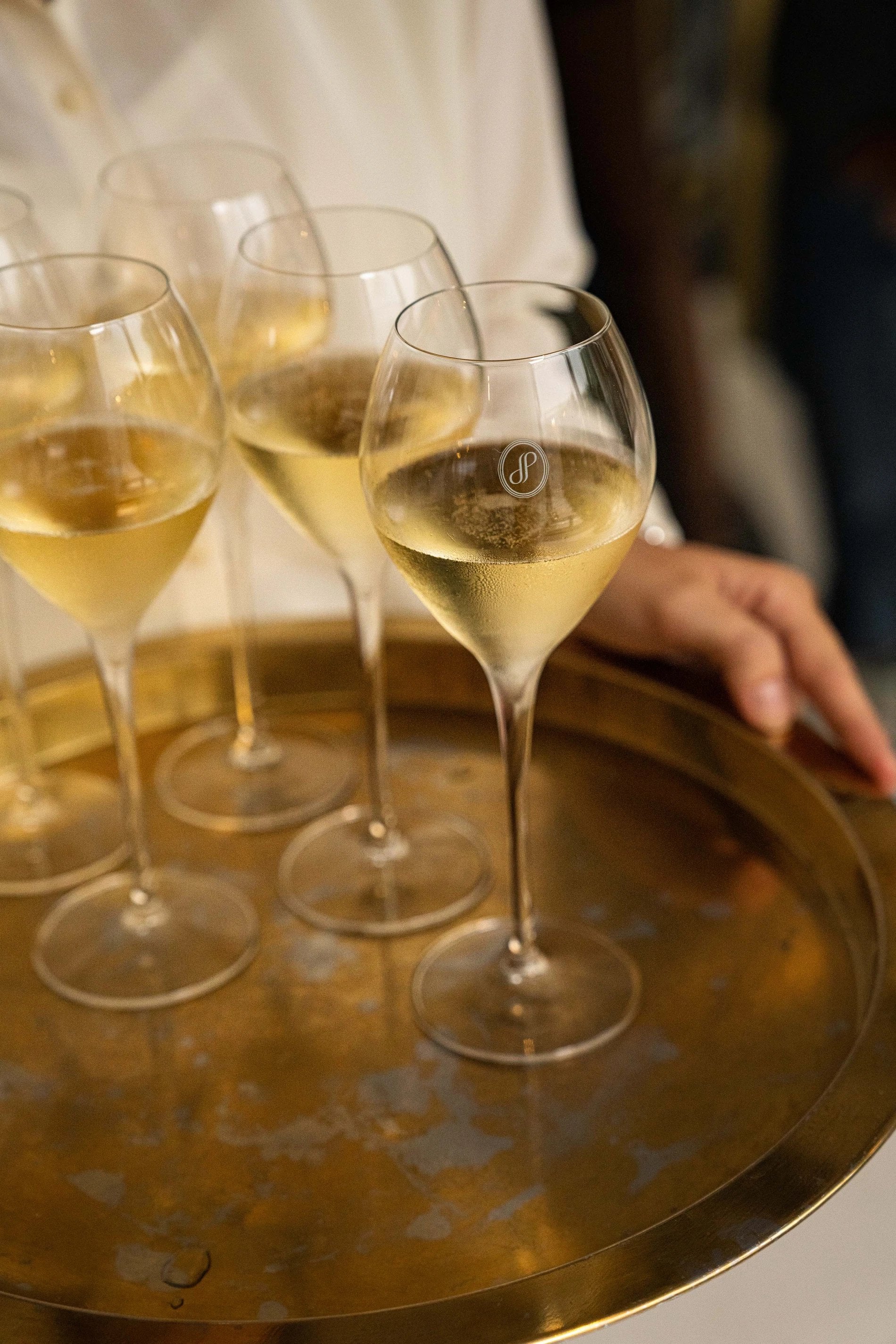 Maison Albar - Le Victoria | Service coupes de champagne