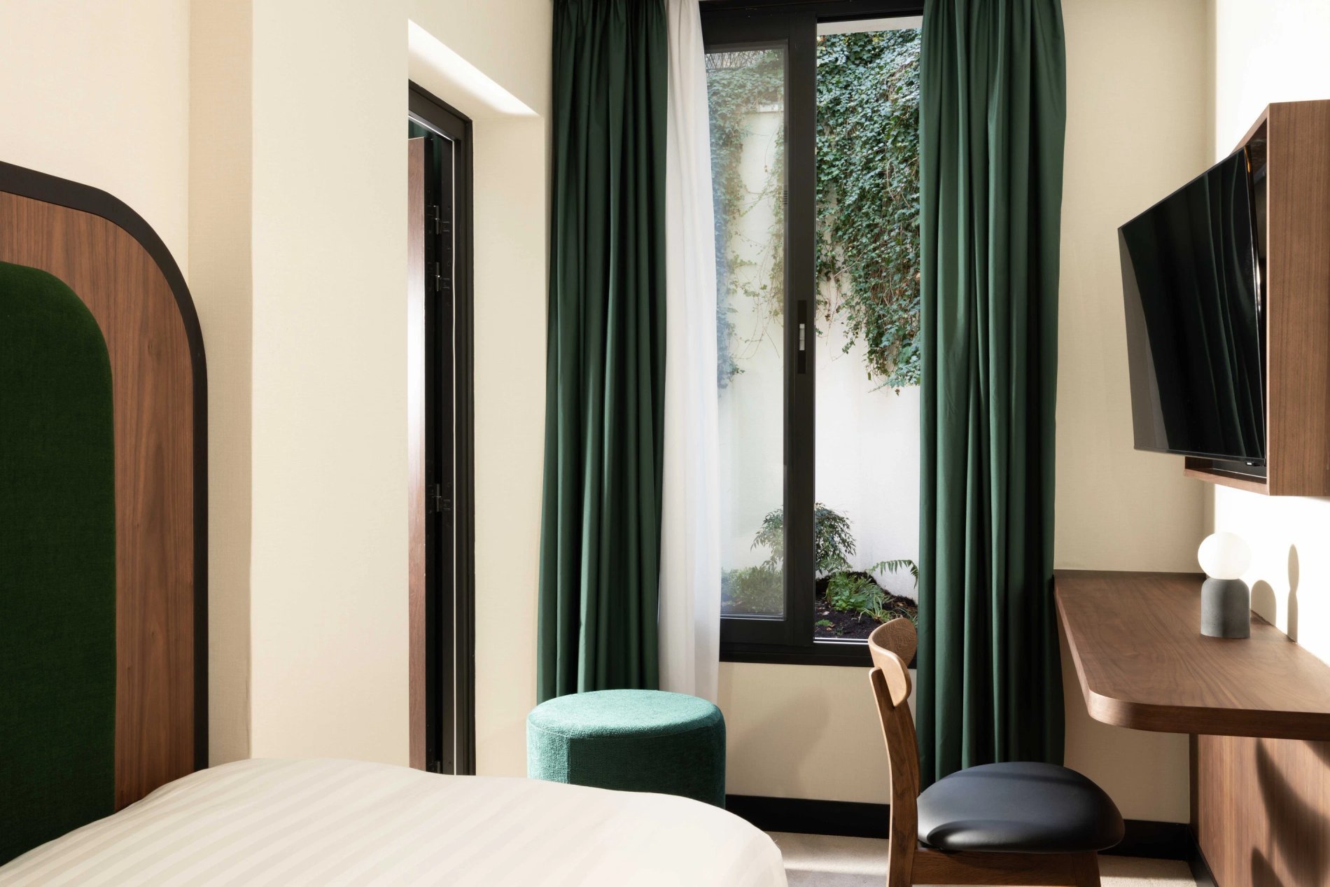 6866458d-a2e8-43ed-8c26-7dc8c8f21882