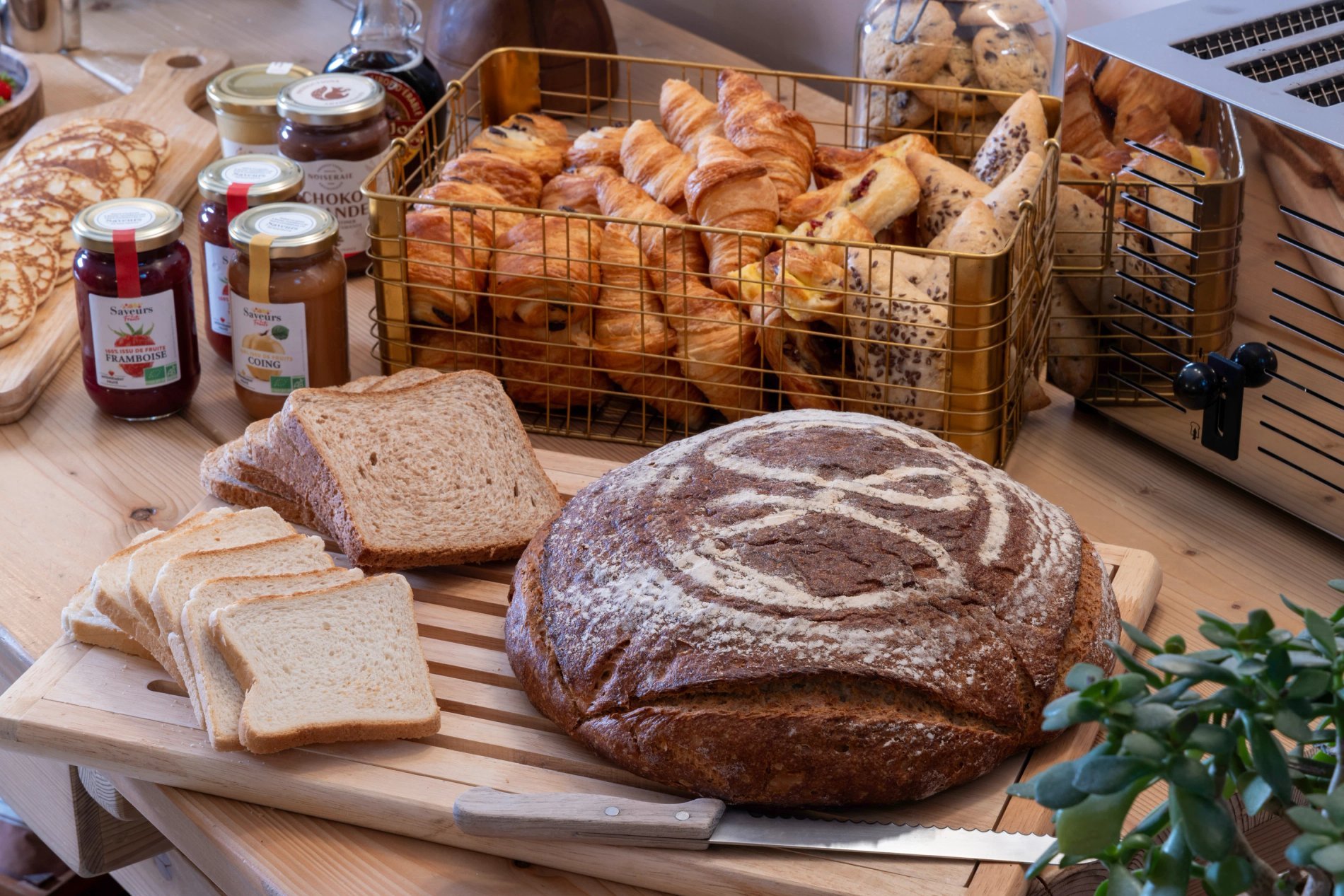 Hotel Maxim Quartier Latin buffet Breakfast Room