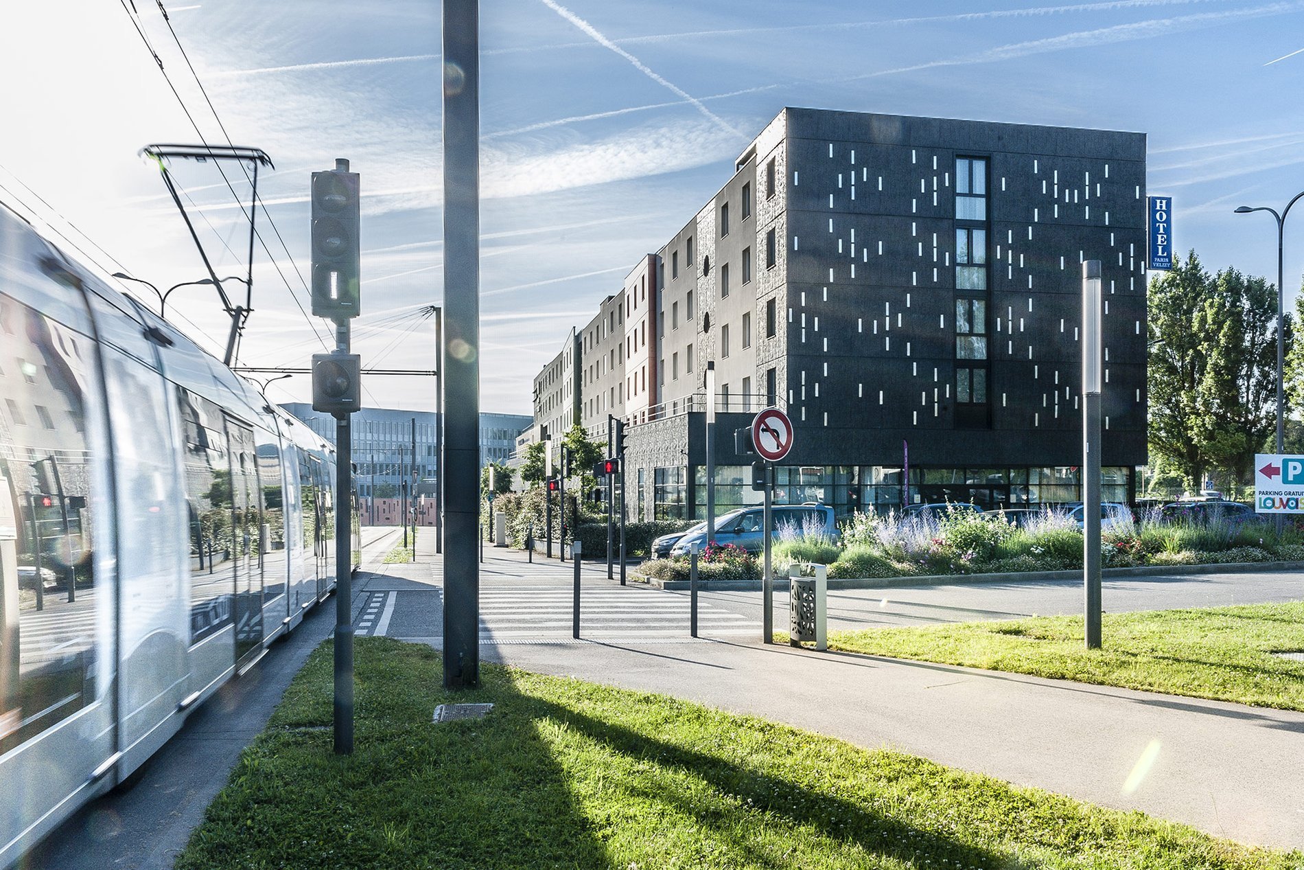 Best Western Plus Paris Vélizy hotel with direct access to tramway T6