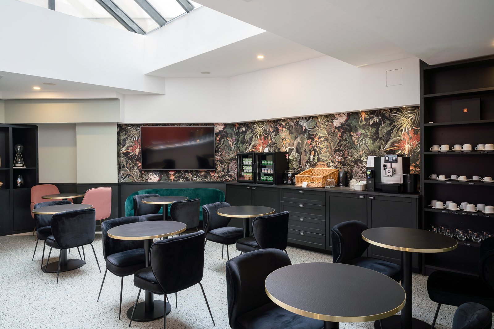 6afe568f-3680-44be-a583-52d44fdf330f