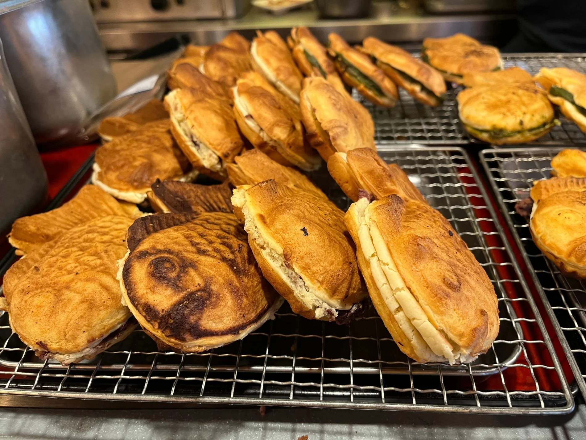 Gaufre en forme de Poisson préparée chez Happatei, rue Sainte-Anne