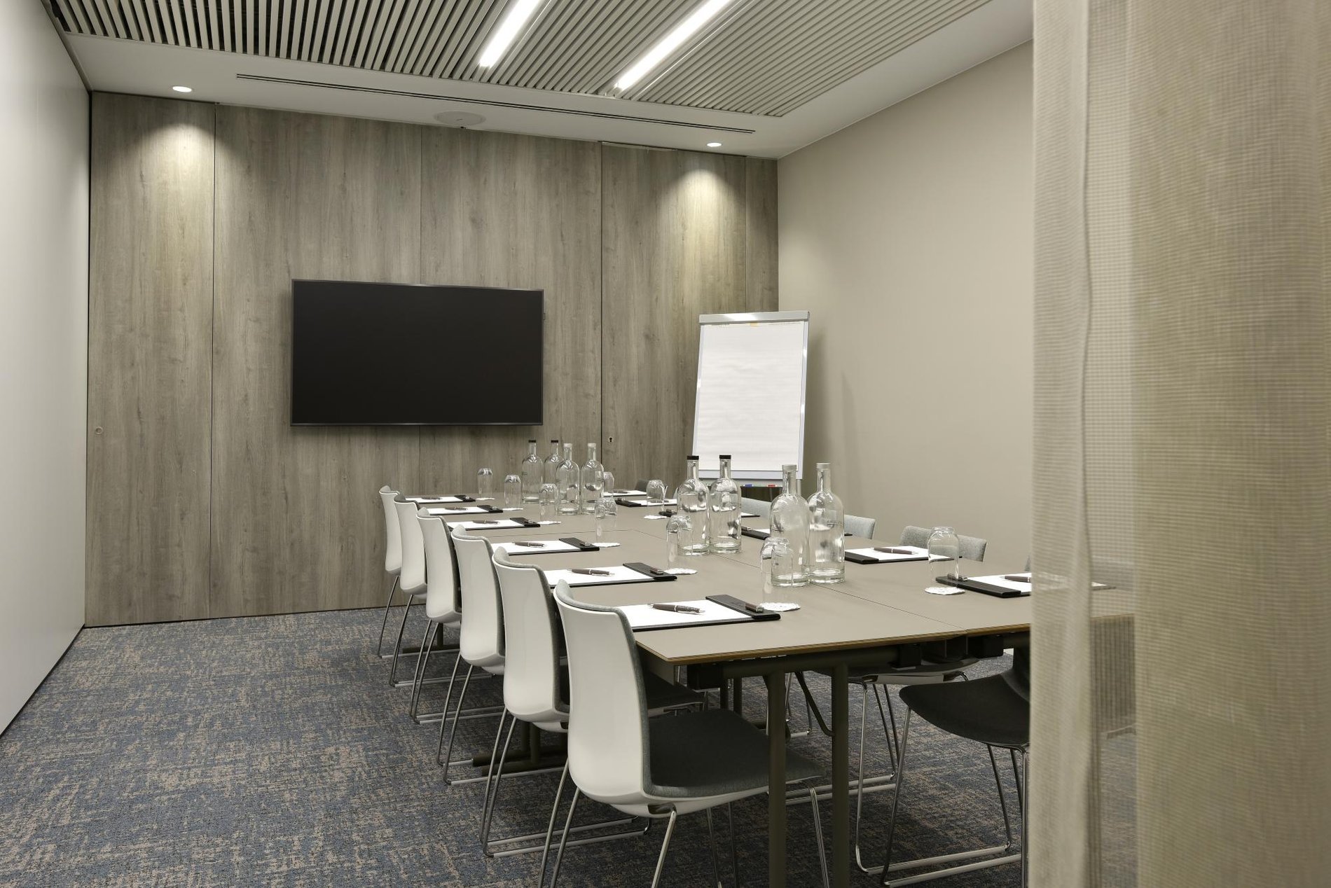 6d04ac8b-5884-4988-a12b-8a04fb5086e7