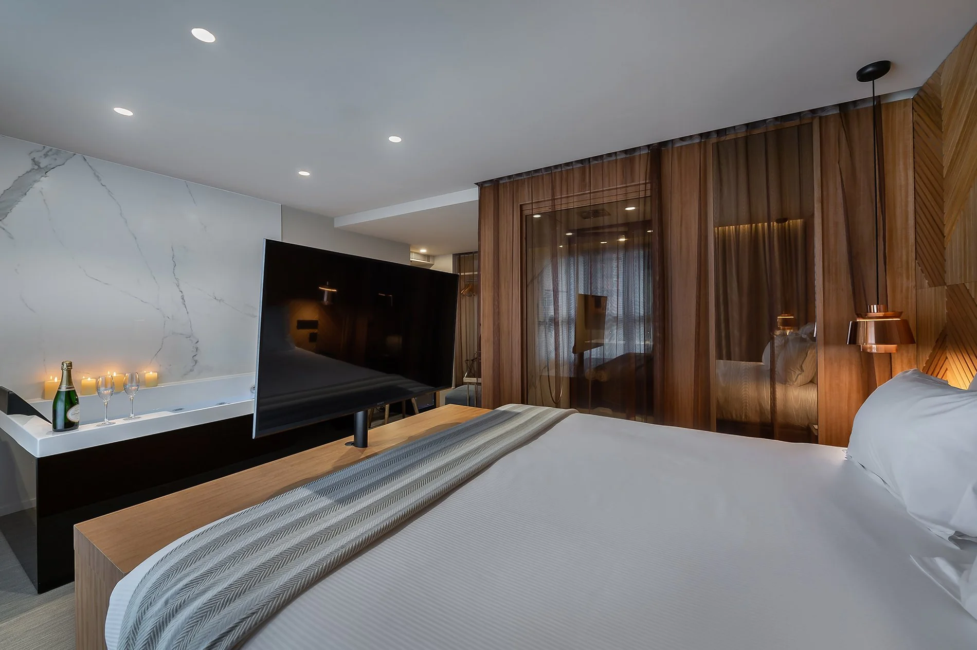 Suite Helvetia avec jacuzzi — 9Hotel Pâquis Genève, hôtel proche de la gare
