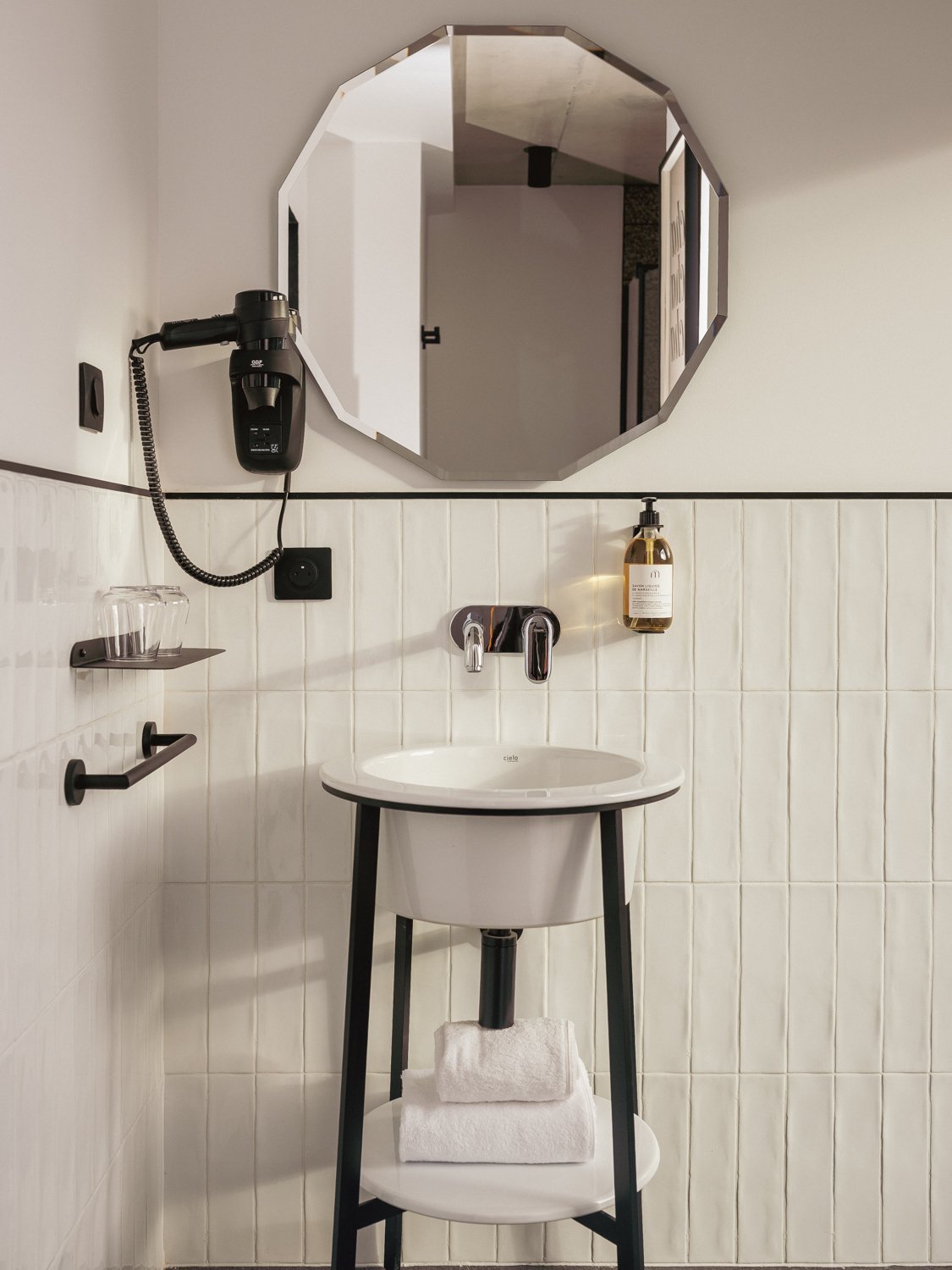 6dd523c9-6b3d-46e7-9eb9-8afe18b99dcb