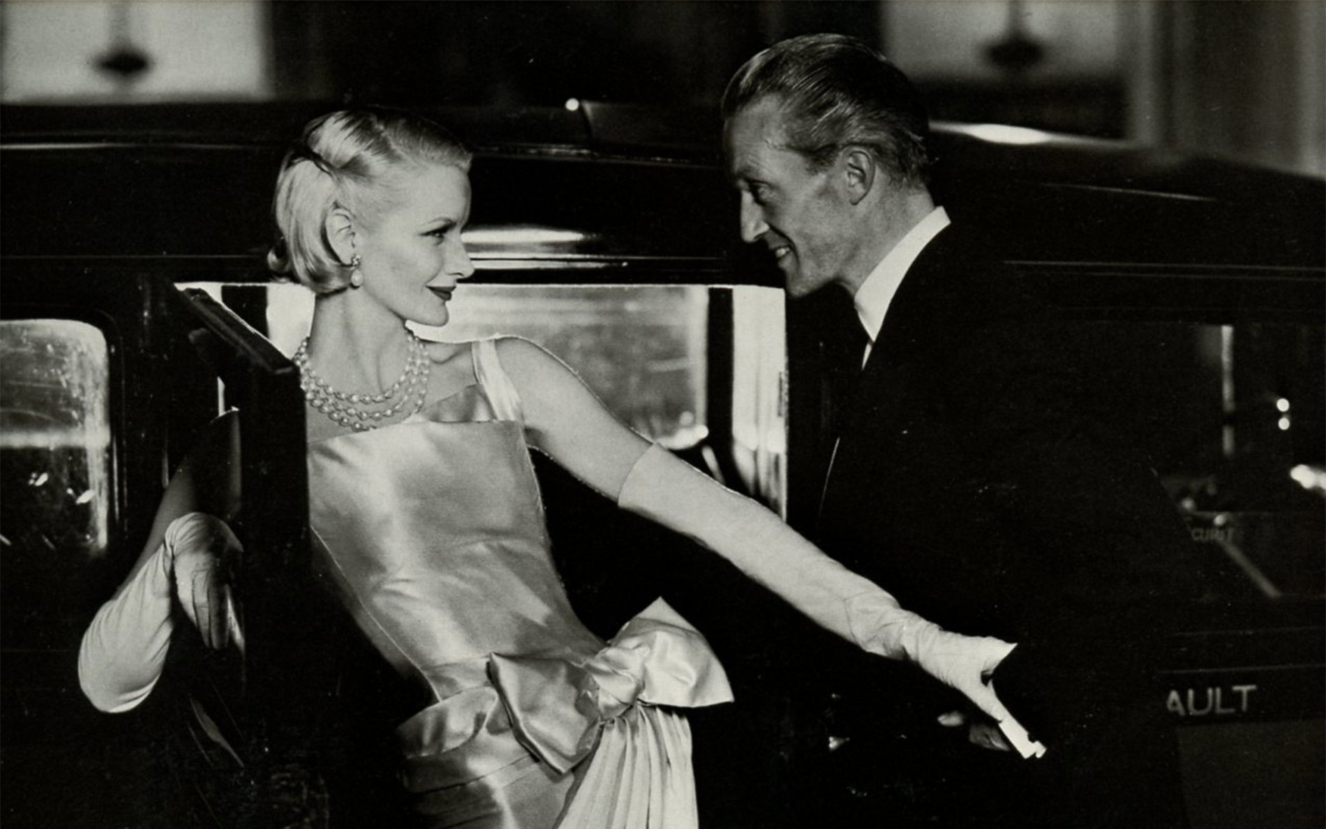 Sunny Harnett in Dior dress, rue Jean-Goujon in 1954, glamorous atmosphere near Hôtel San Régis.