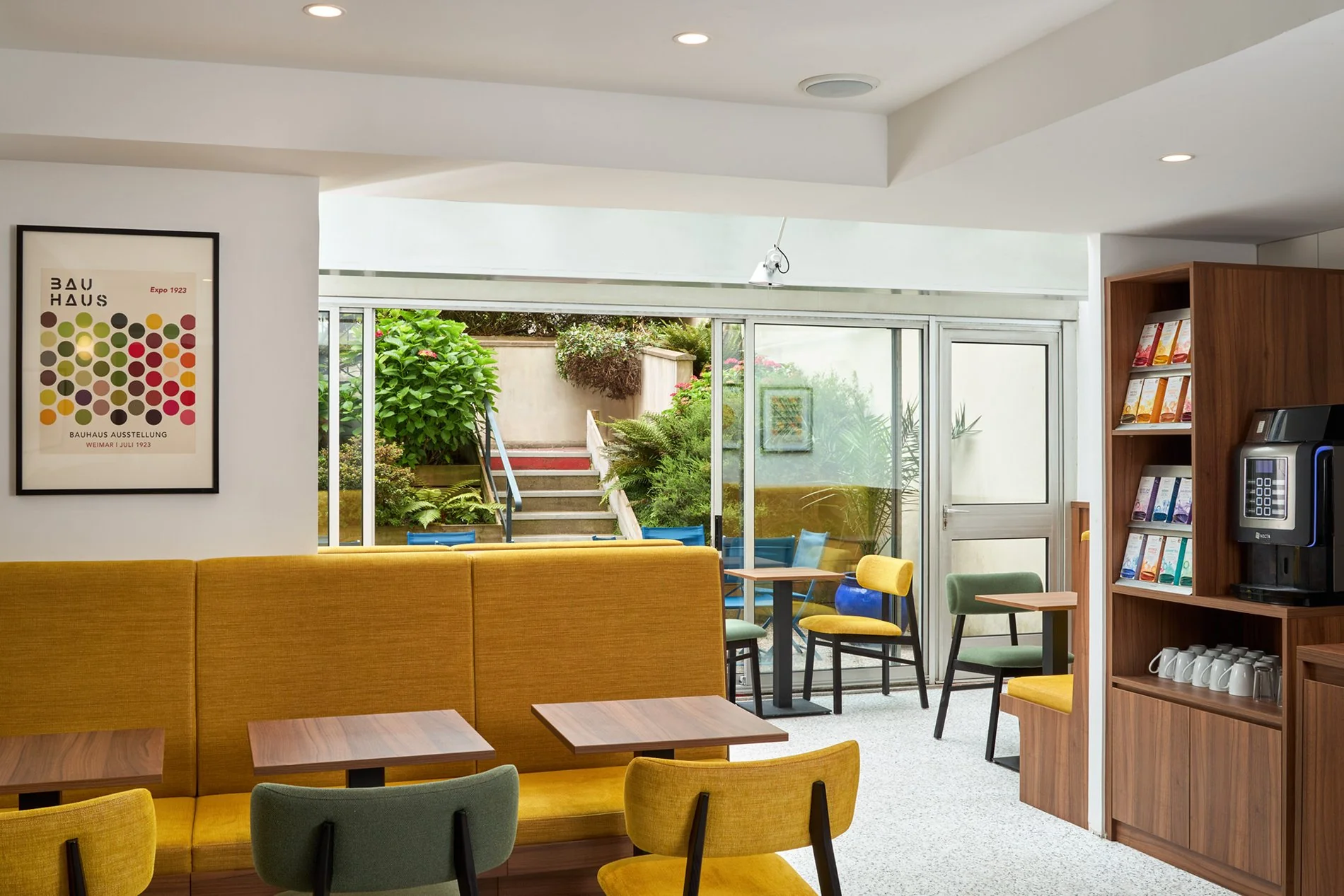 Espace lounge confortable au Timhotel Nation