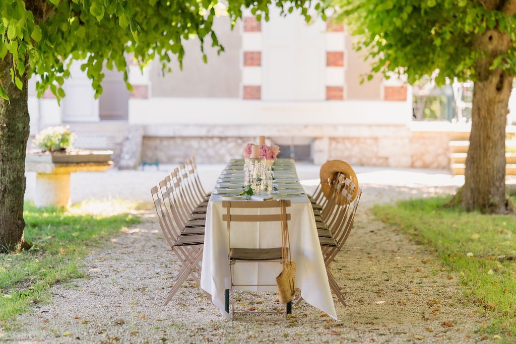 wedding reception in the grounds of the charming guest house in Provins