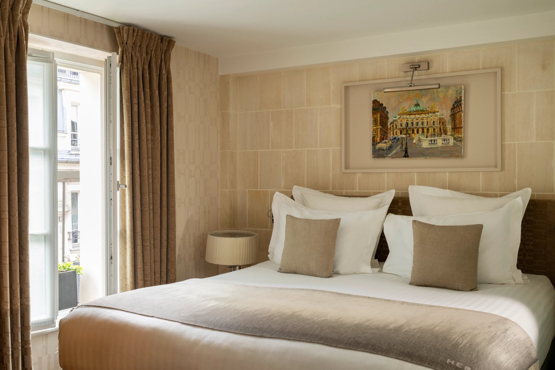 Hotel Le Pradey Deluxe Suite Room