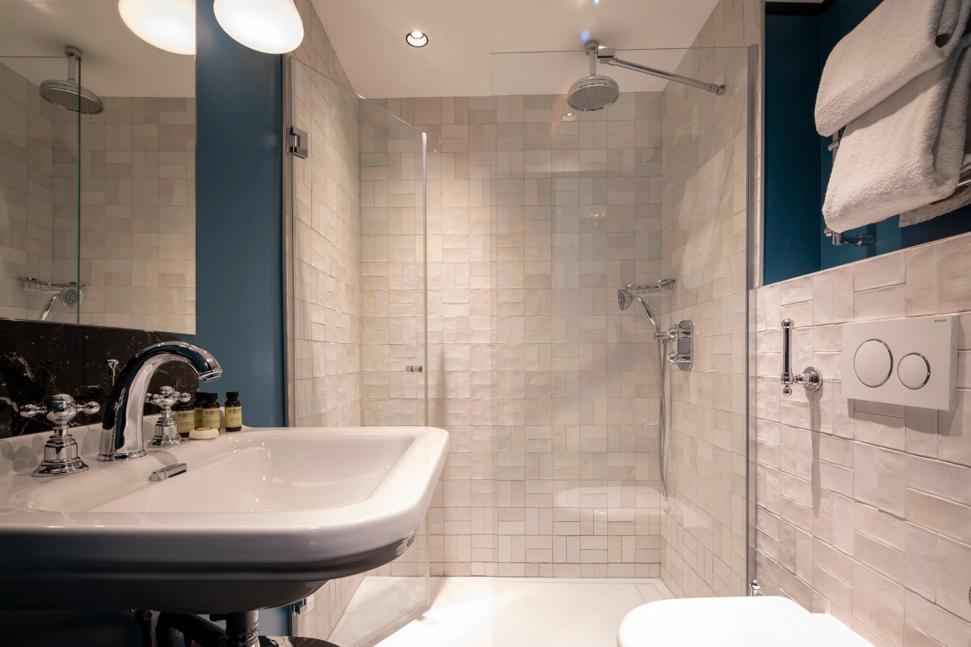 Grand Hôtel Chicago Chambre Classique Vue Rue Salle de bain Douche